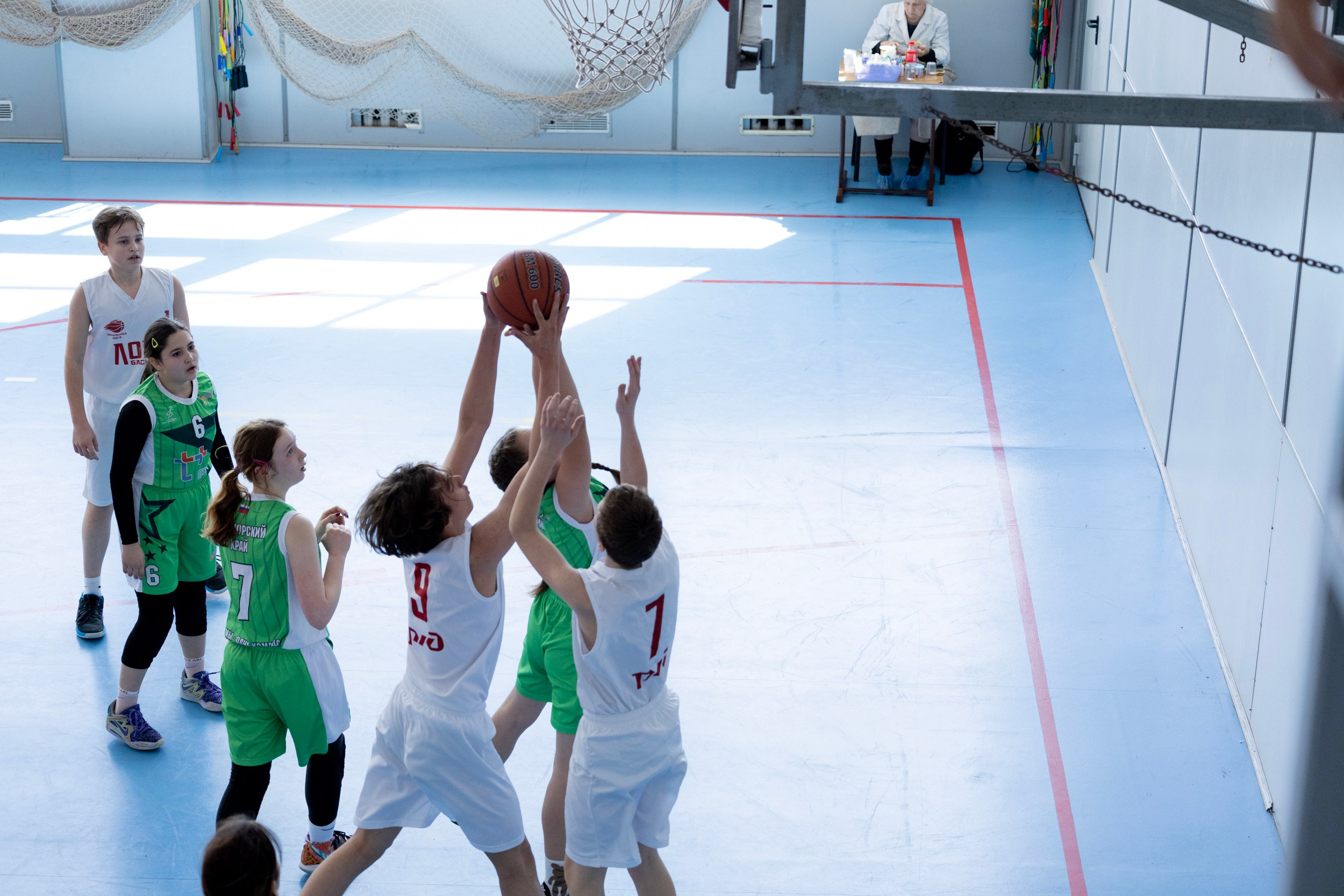 Соревнования по баскетболу среди школьников. Репортажный и портретный фотограф в Владивостоке