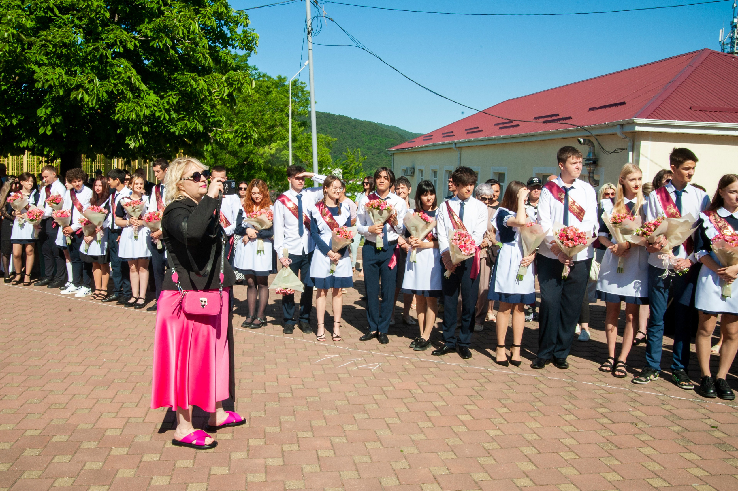 Последний Звонок МАОУ СОШ № 17 им. Эдуарда Есаяна — Архипо-Осиповка. Свадебный и семейный фотограф Денис Лукьянов в Краснодаре, Краснодарском крае и Республике Крым