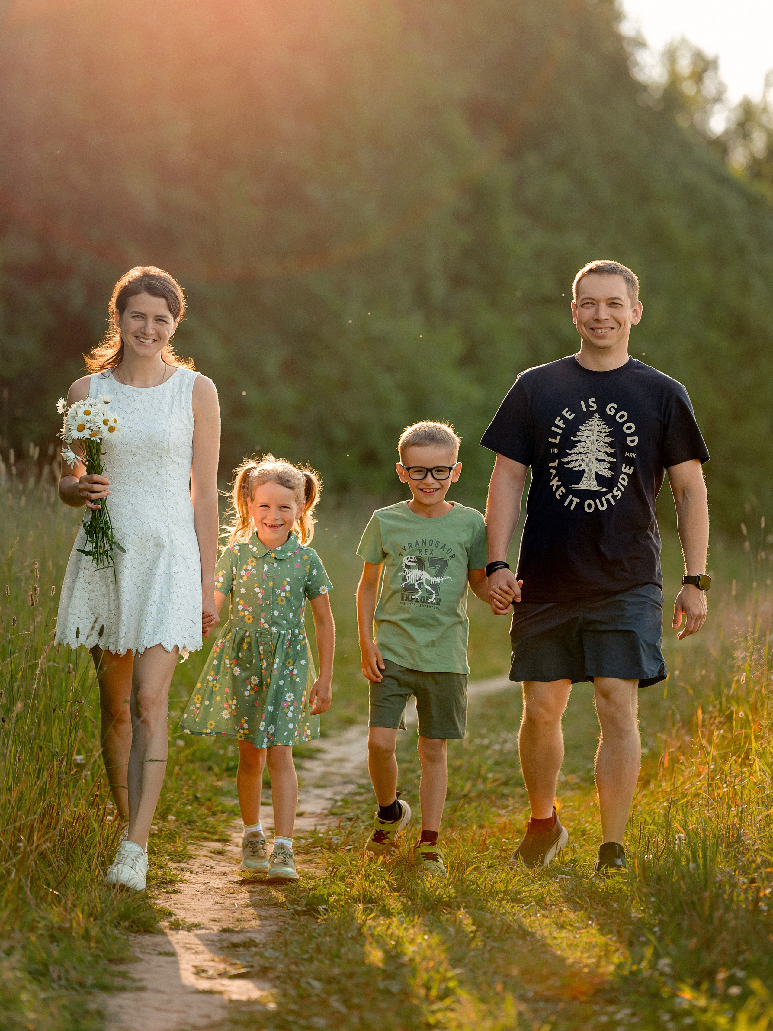 Семейная фотосессия Александра и Анжелы с детьми. Школьный и свадебный фотограф в Сыктывкаре Никита Козлов