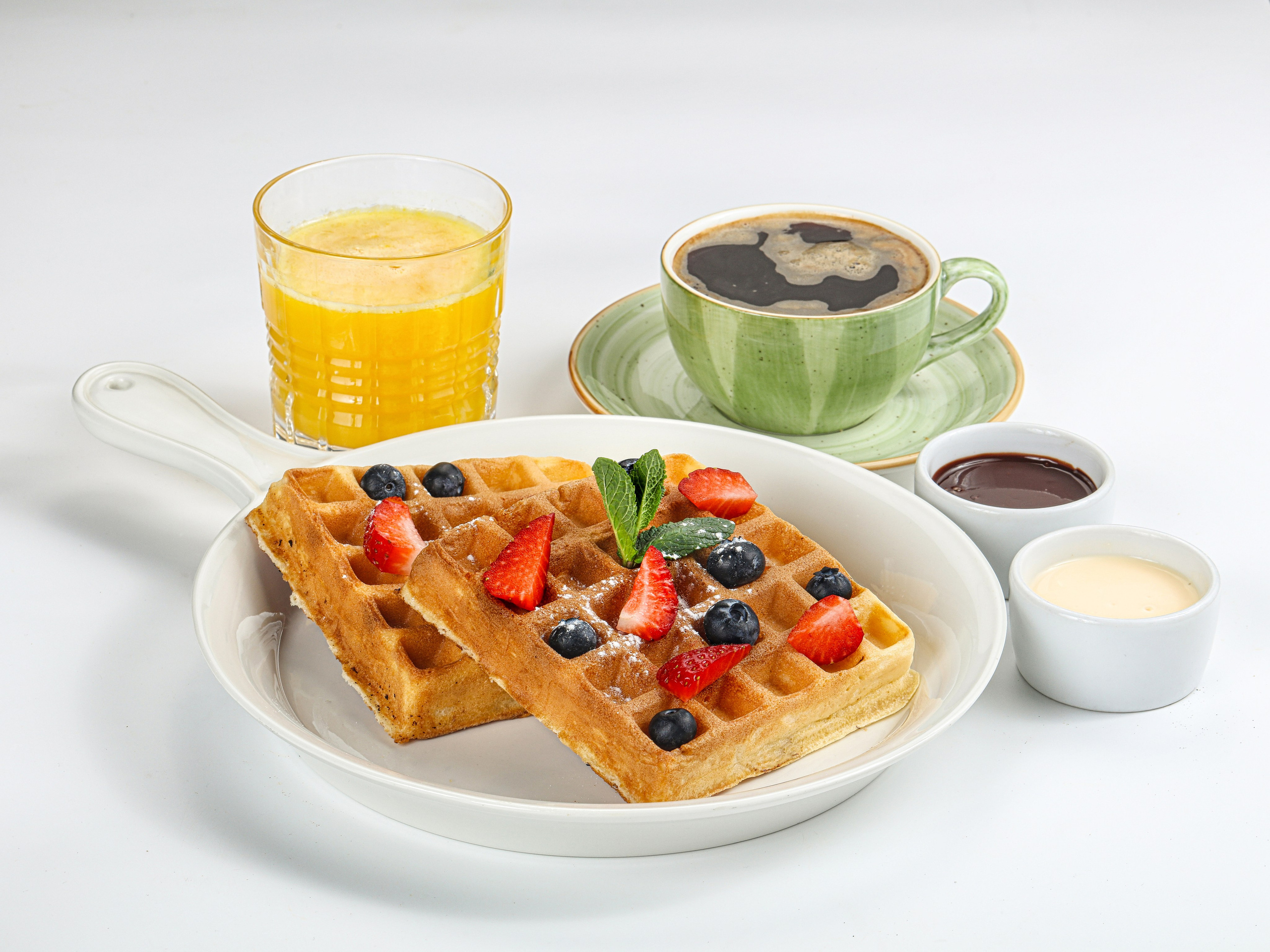 Фотосъемка десертов и выпечки. Заказ по тел.: +7 (906) 006-90-22. Фуд-фотограф Андрей Старостин — съемка еды в Москве. 9000 руб. в час