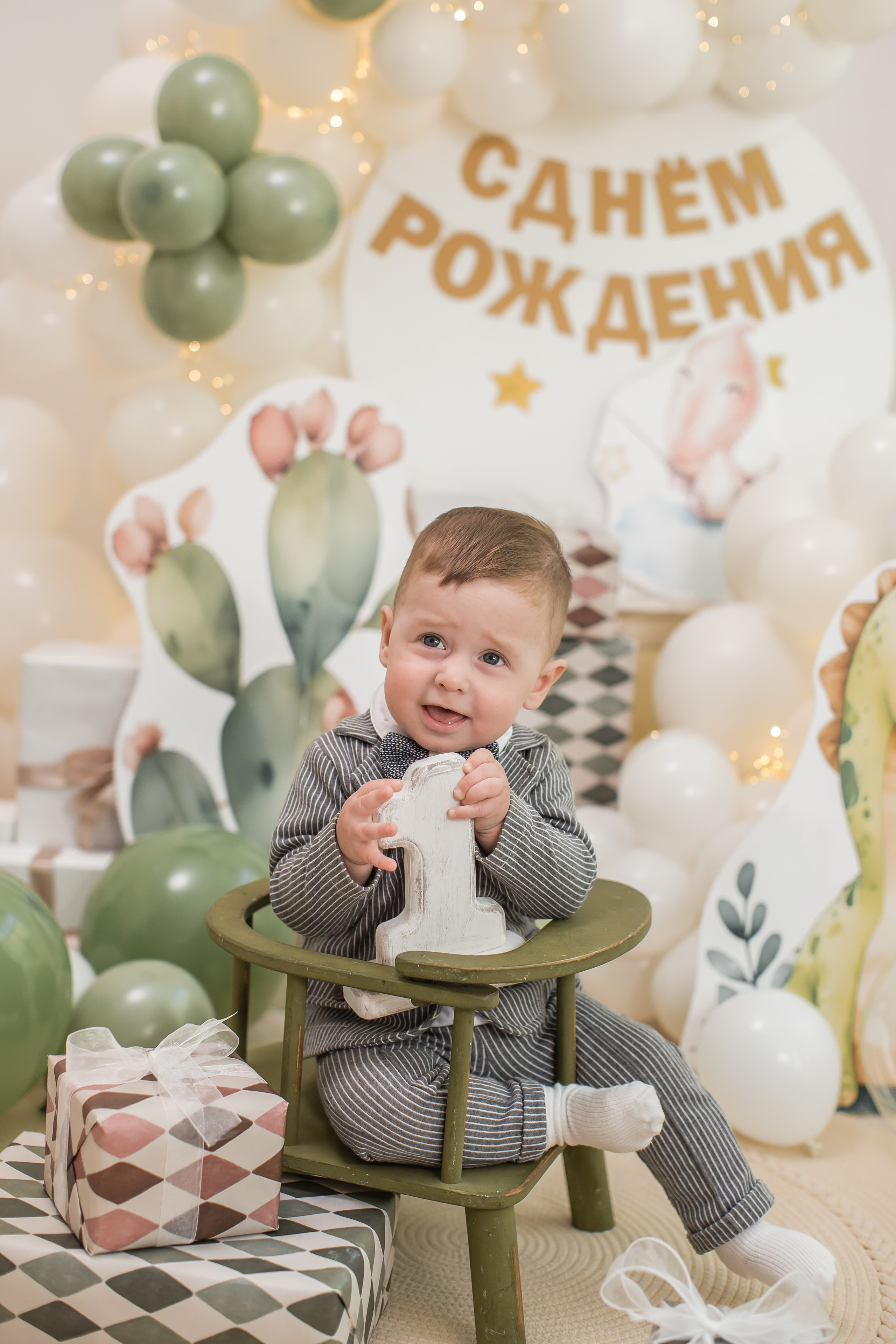 Оформление от 1 года до 4 лет. (Цвет шаров на выбор). Детский семейный фотограф на первый годик город Новосибирск Дымова Светлана пакеты всё включено 1-3 года