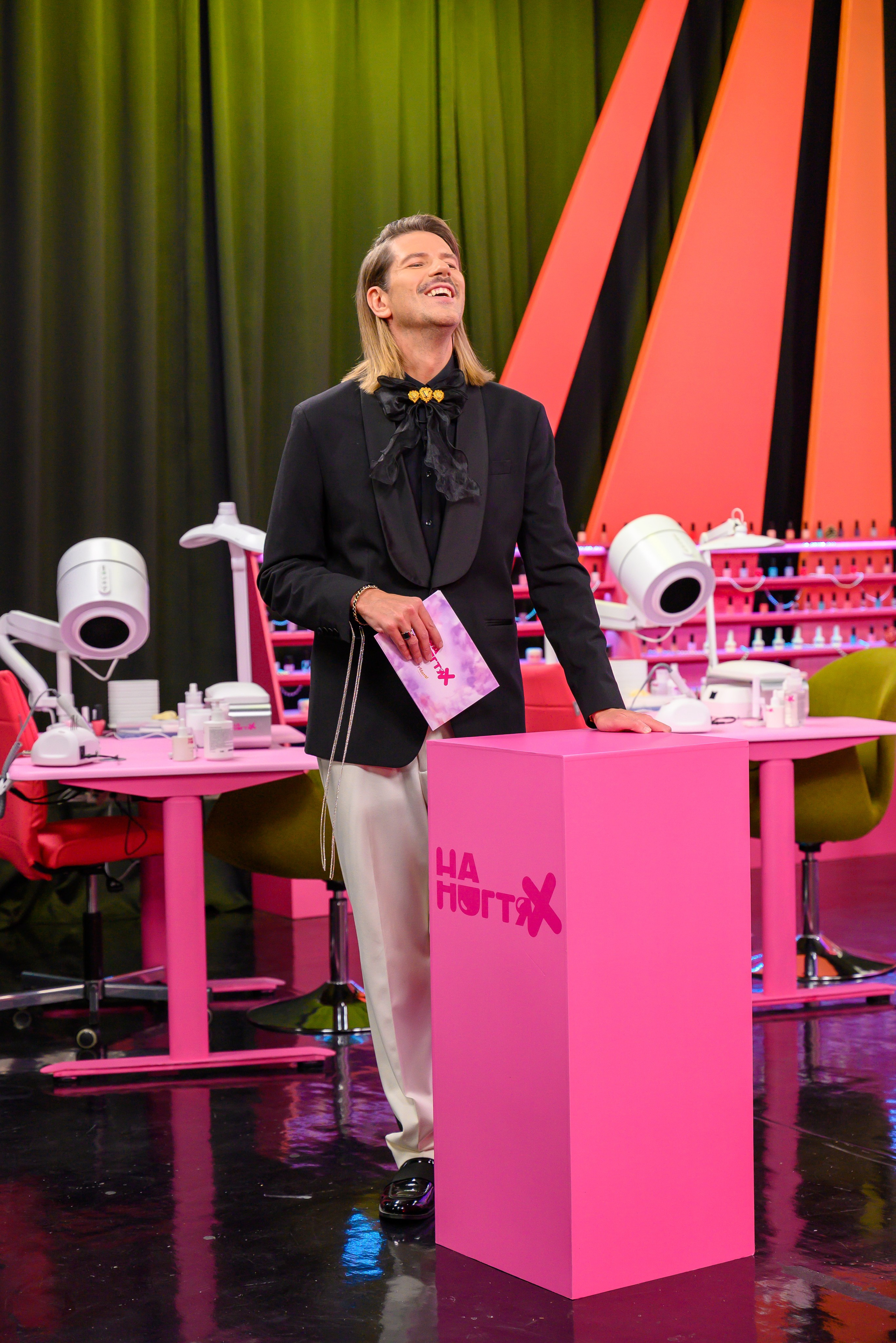 шоу на Ногтях, Даня Грачев, стилист Даниил Грачев, маникюр, 4 hands, телеканал Суббота