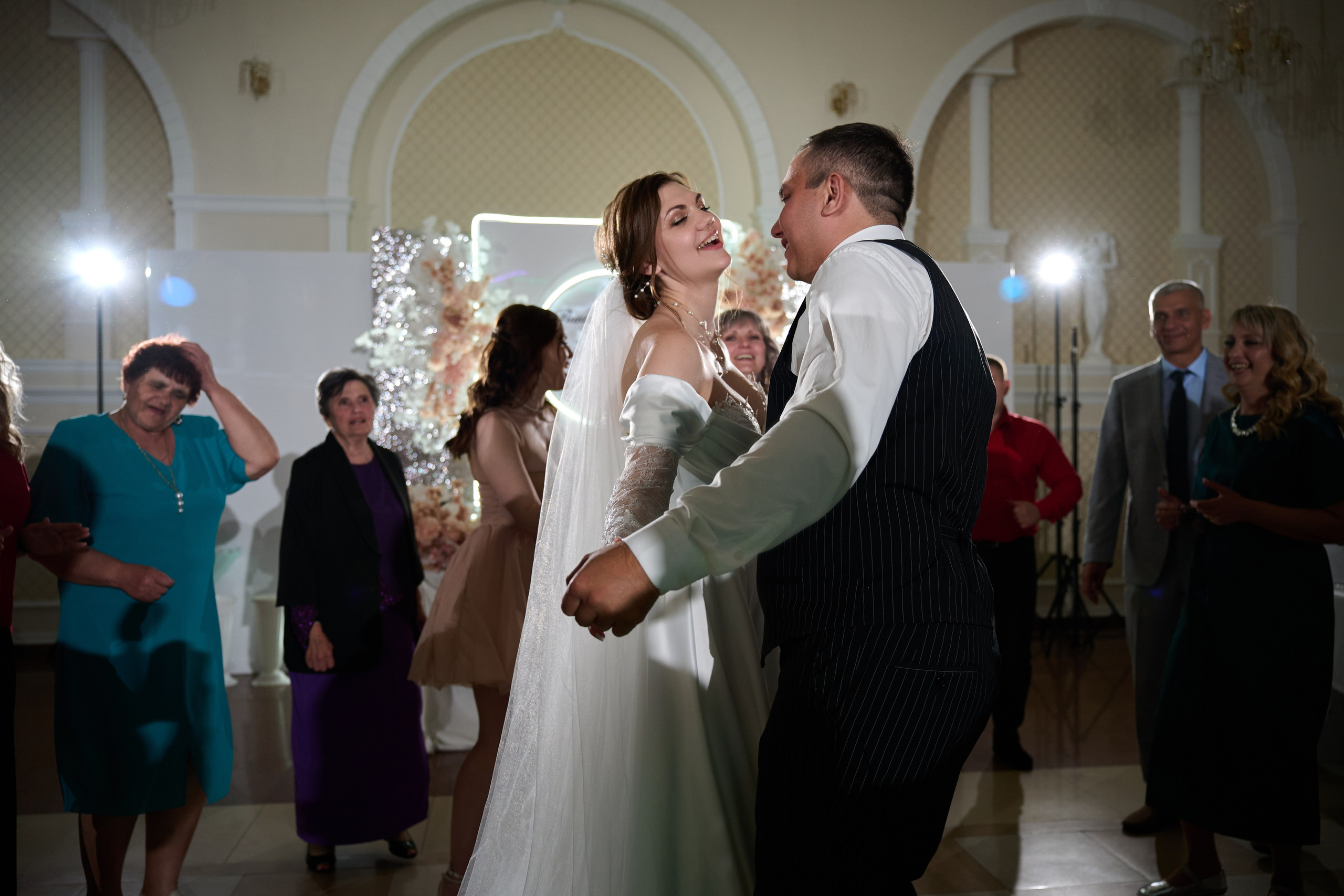 Гибридная съемка свадьбы Виктора и Виктории. Профессиональный фотограф Старый Оскол, Губкин — свадьба, венчание, крещение, юбилей и день рождения