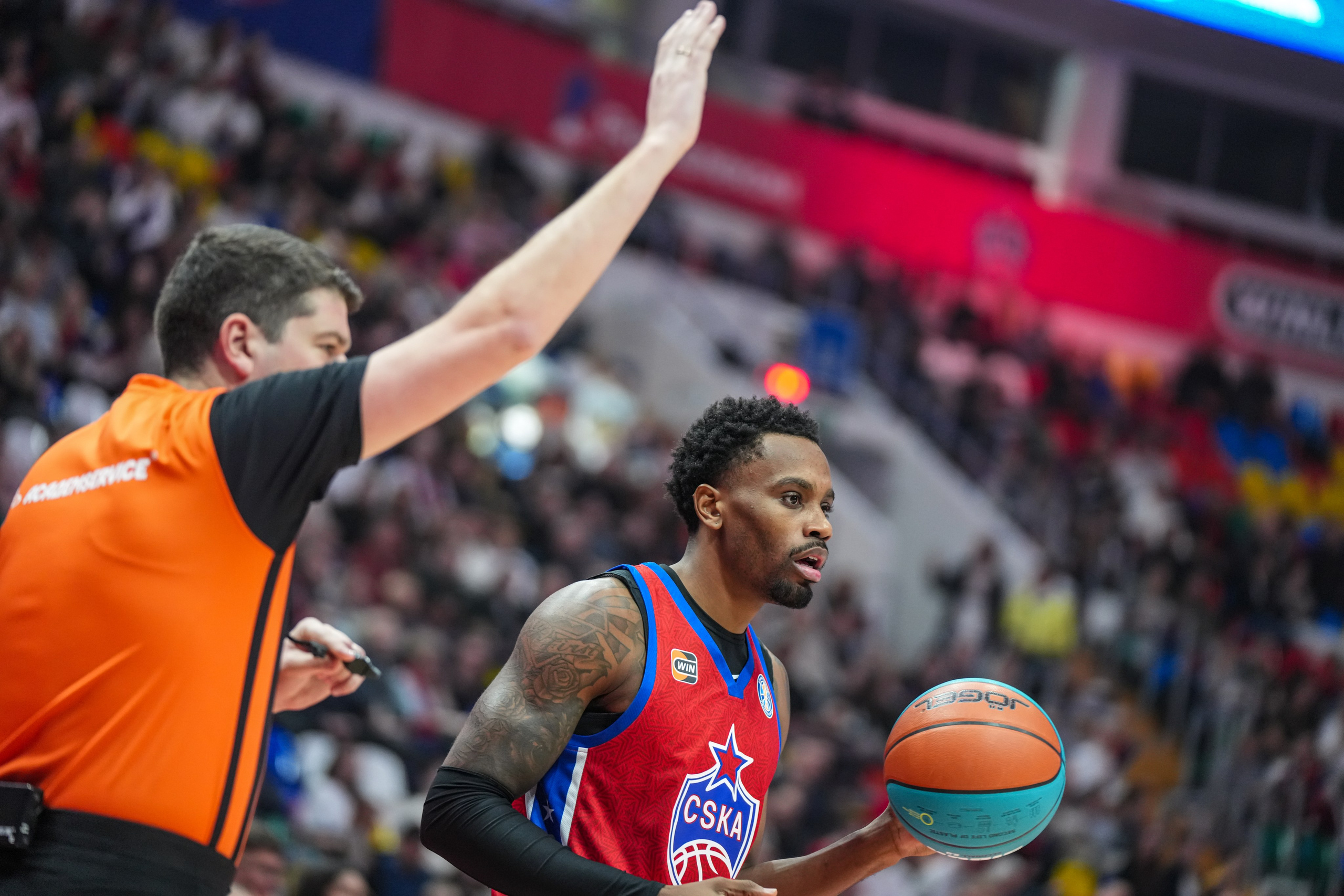 ЦСКА-Уралмаш (29.10.25). Автомобильный фотограф Шакая Кирилл