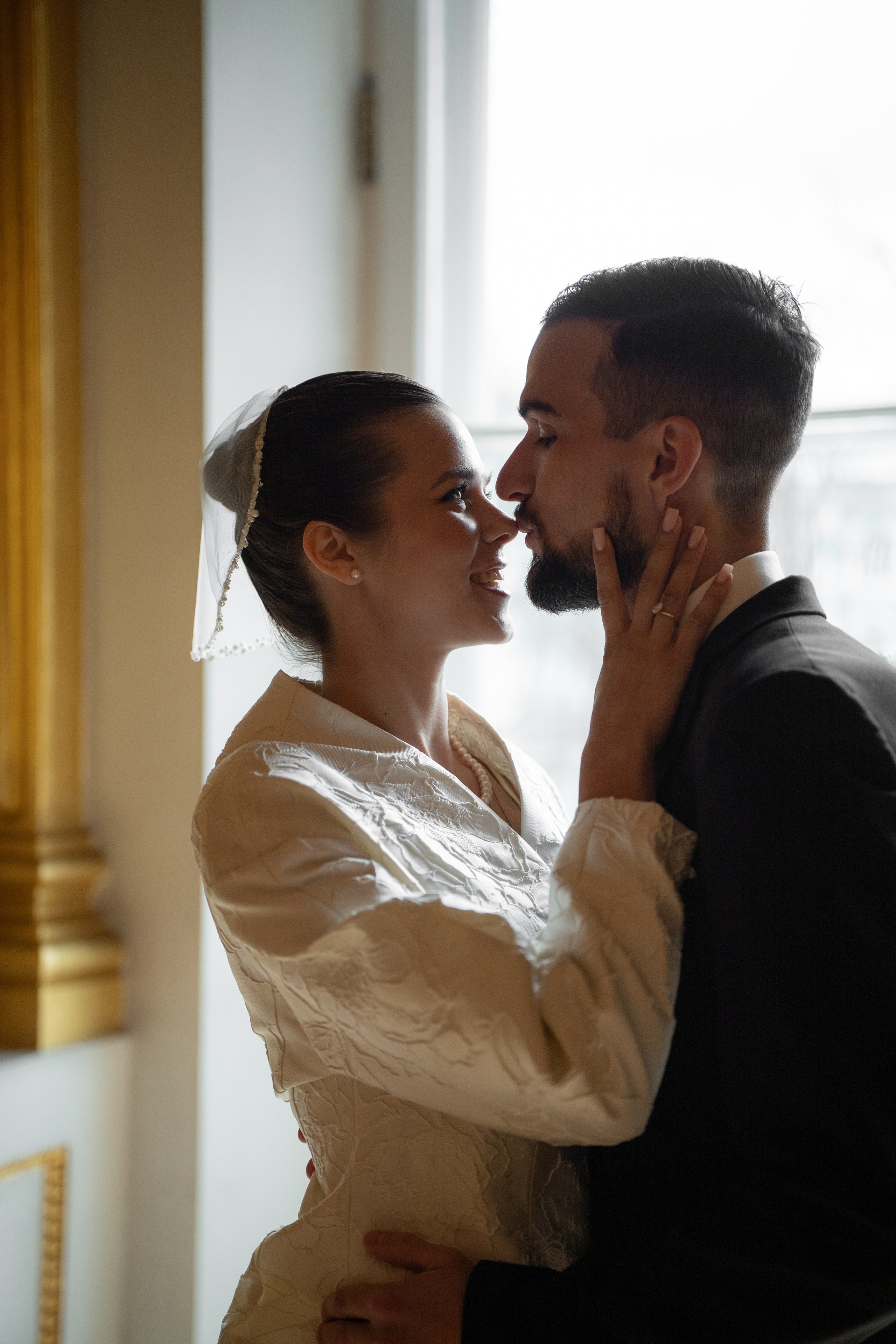 Свадебная фотосессия в Апреле в Петербурге. Свадебный фотограф Александр Невский в Санкт-Петербурге