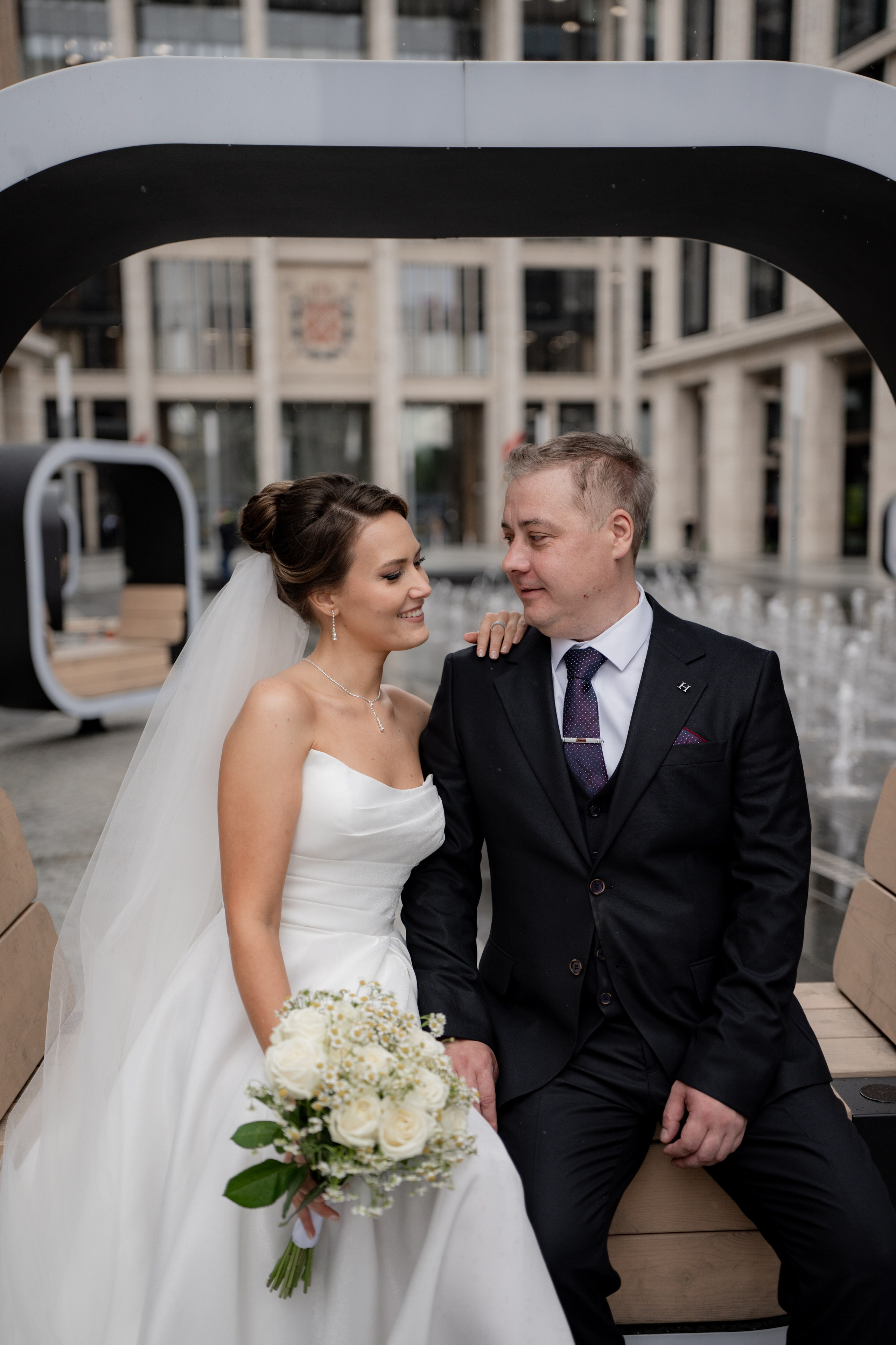 Красивые места для свадебной фотосессии летом в Санкт-Петербурге. Свадебный фотограф Александр Невский в Санкт-Петербурге