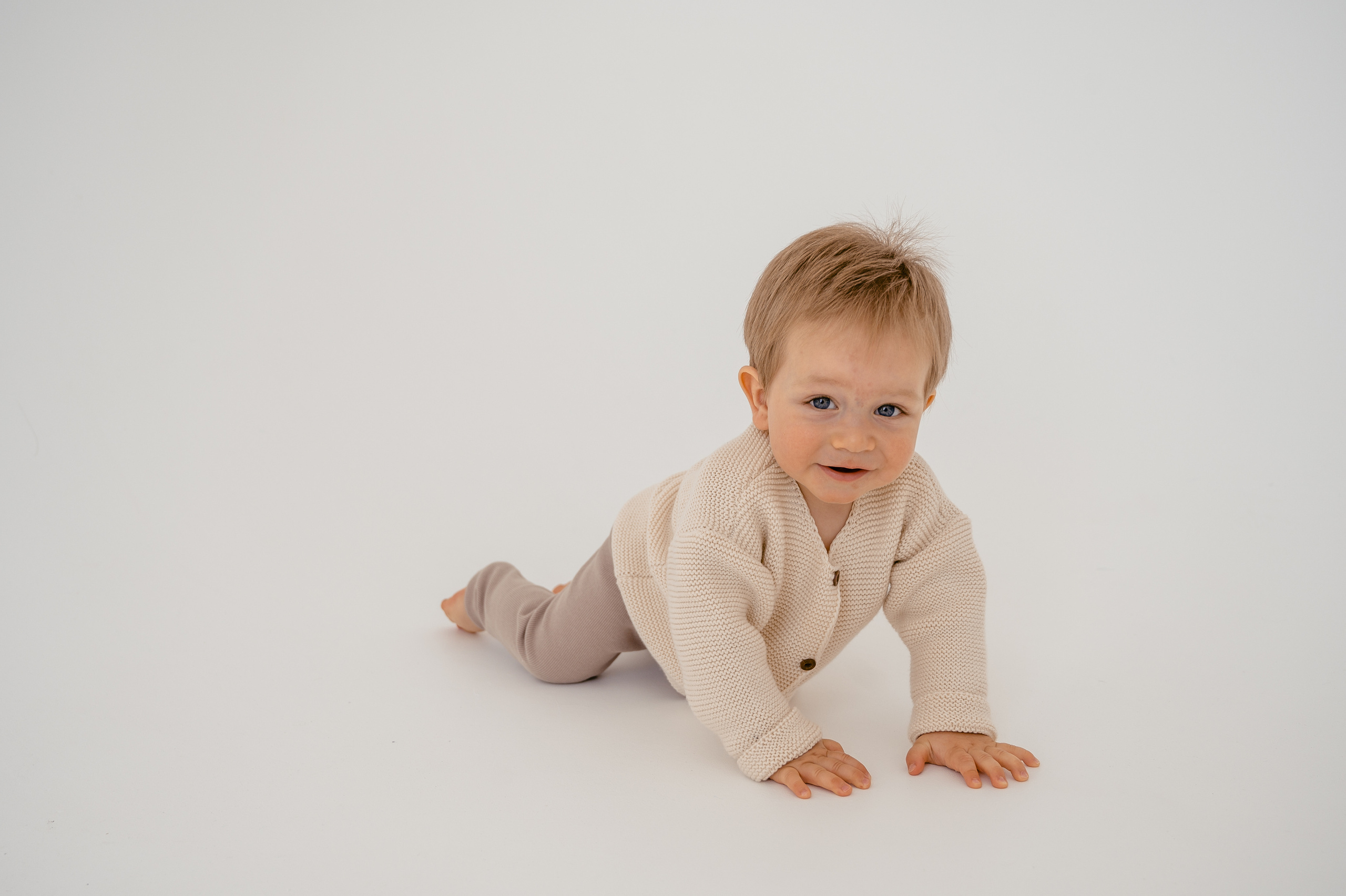 Олеся. Профессиональный фотограф беременности в СПБ. Стильные фотосессии беременности в стиле минимализм и классическая фотография