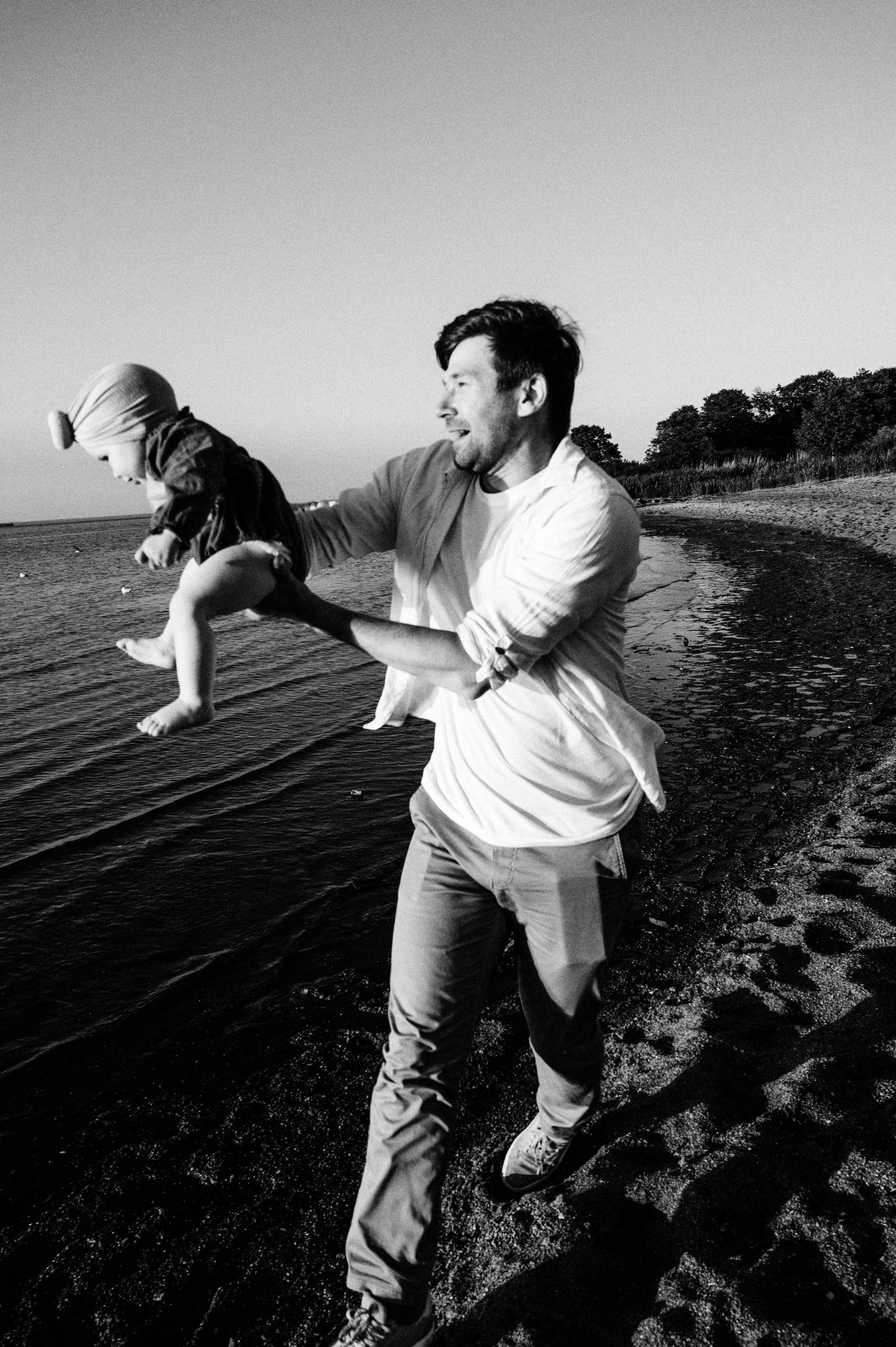 Ира, Игорь и Полина. Профессиональный фотограф беременности в СПБ. Стильные фотосессии беременности в стиле минимализм и классическая фотография