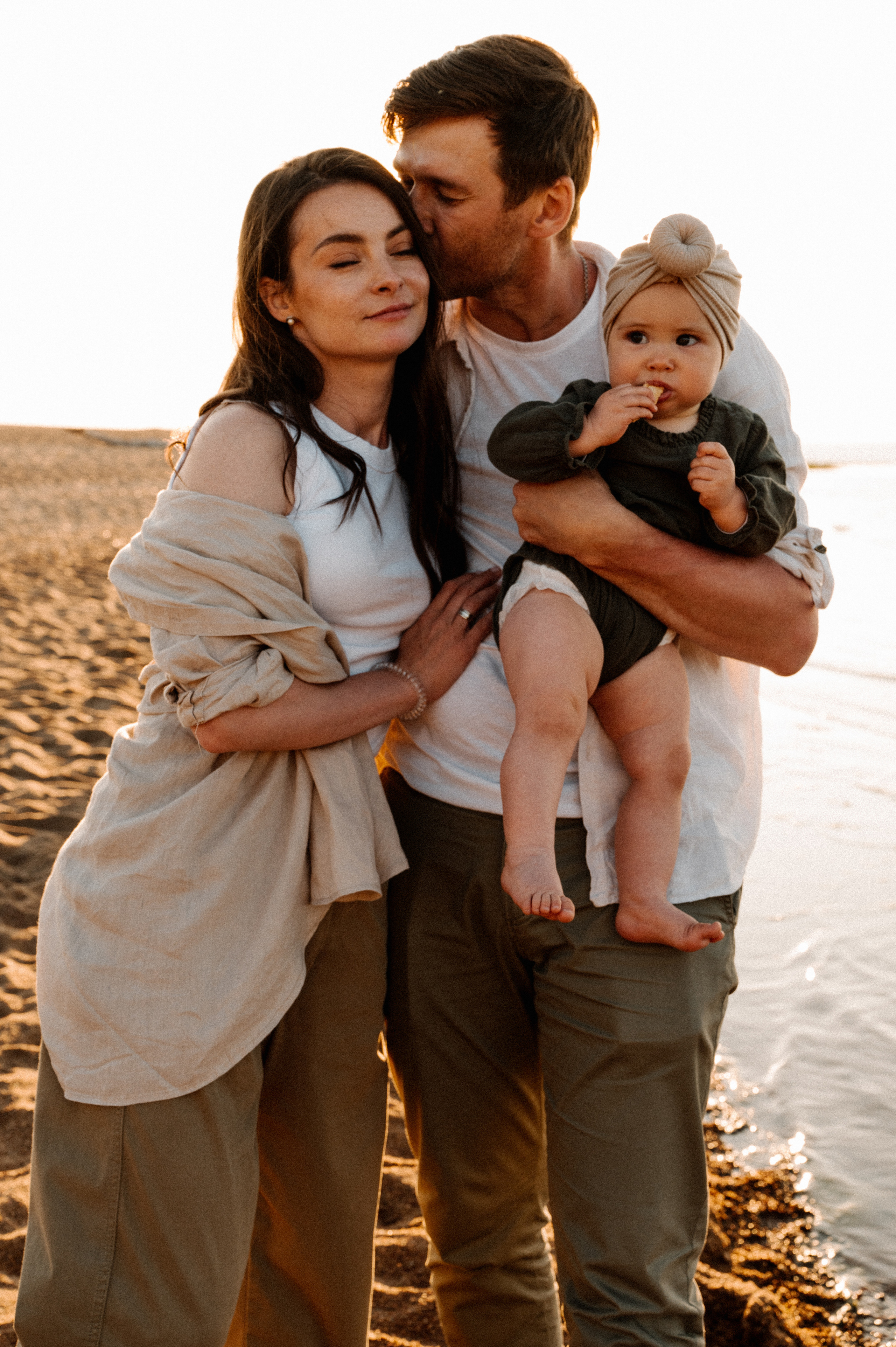 Ира, Игорь и Полина. Профессиональный фотограф беременности в СПБ. Стильные фотосессии беременности в стиле минимализм и классическая фотография