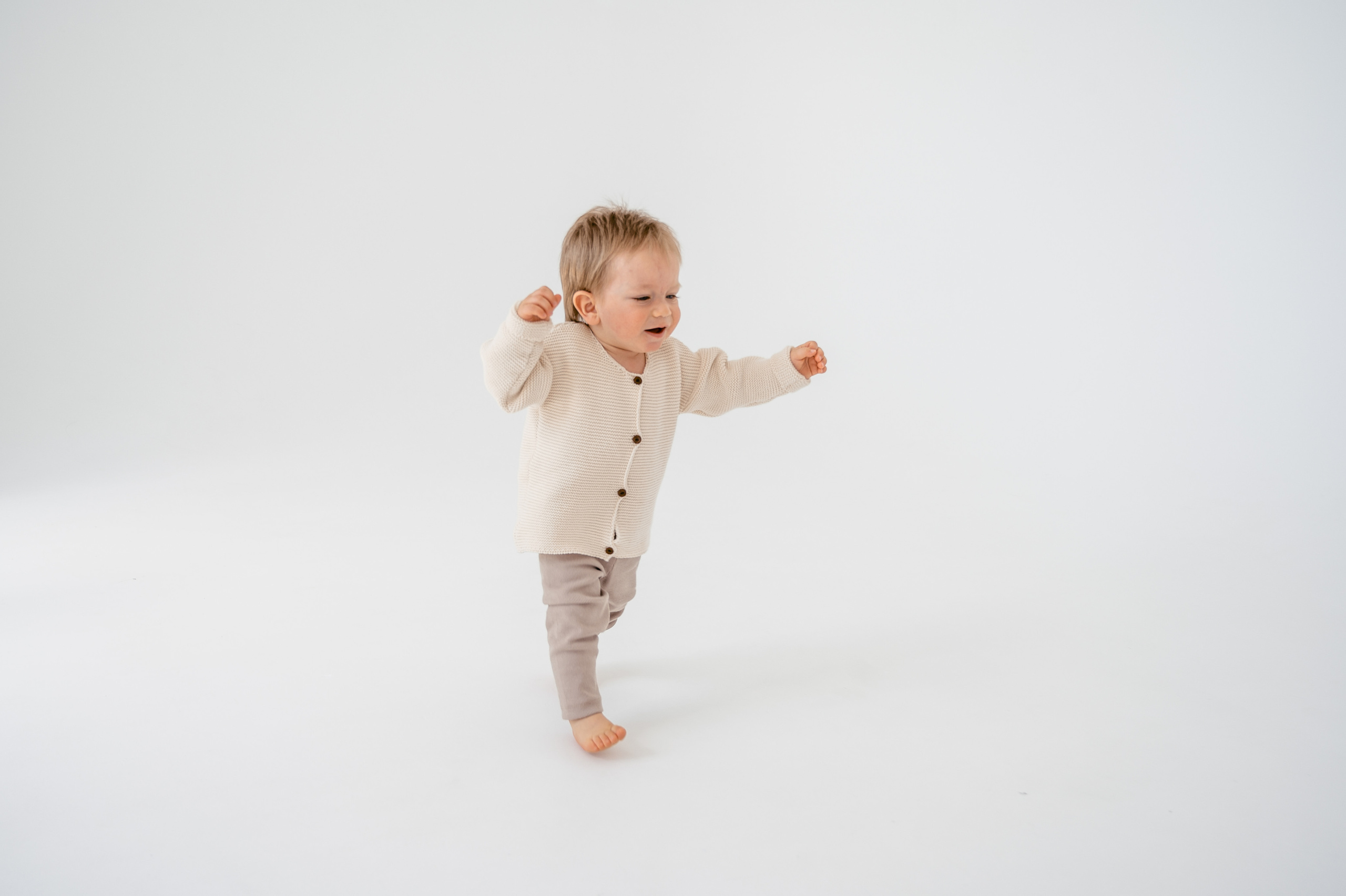 Олеся. Профессиональный фотограф беременности в СПБ. Стильные фотосессии беременности в стиле минимализм и классическая фотография