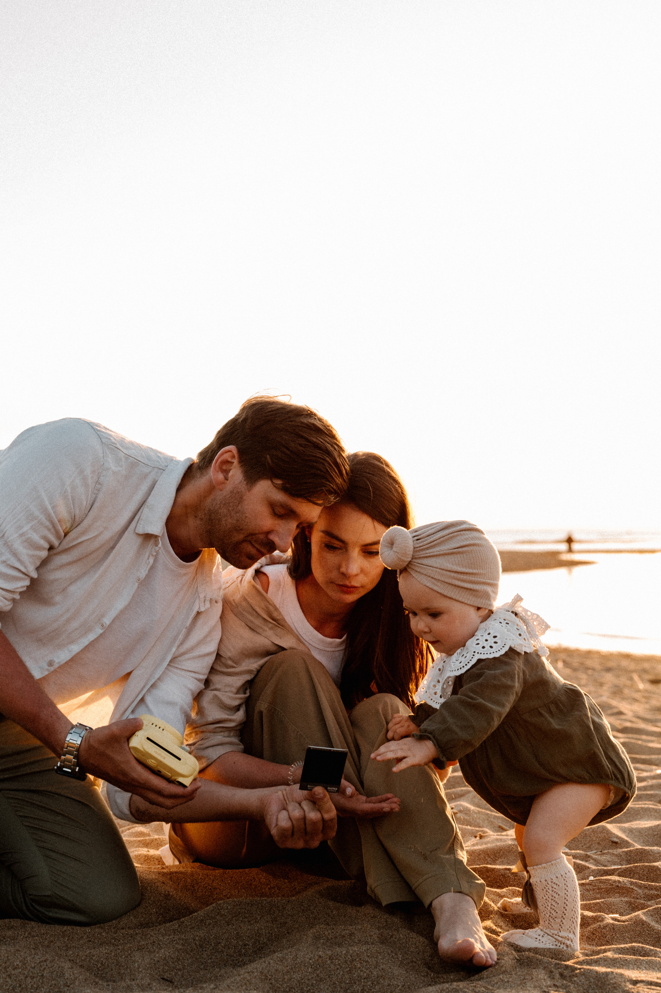 Ира, Игорь и Полина. Профессиональный фотограф беременности в СПБ. Стильные фотосессии беременности в стиле минимализм и классическая фотография