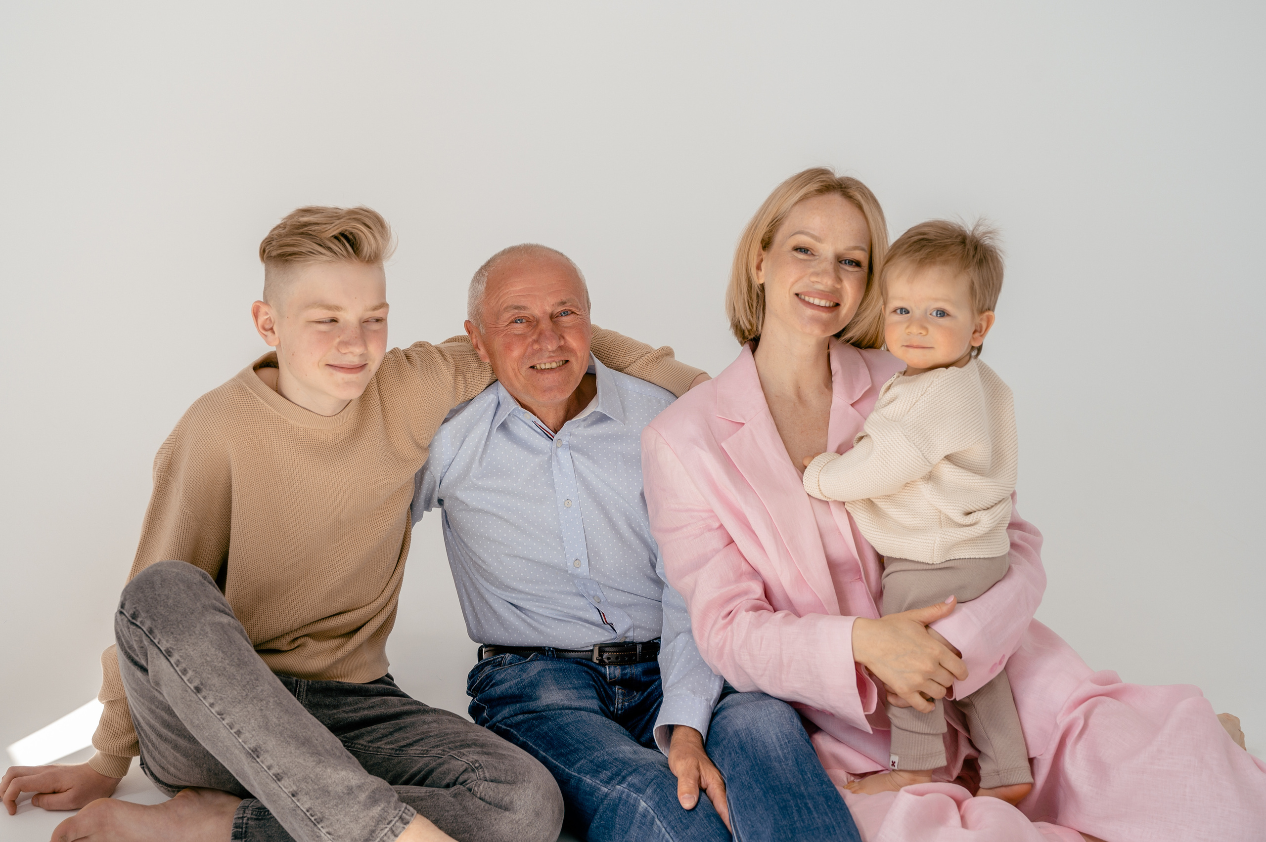 Олеся. Профессиональный фотограф беременности в СПБ. Стильные фотосессии беременности в стиле минимализм и классическая фотография