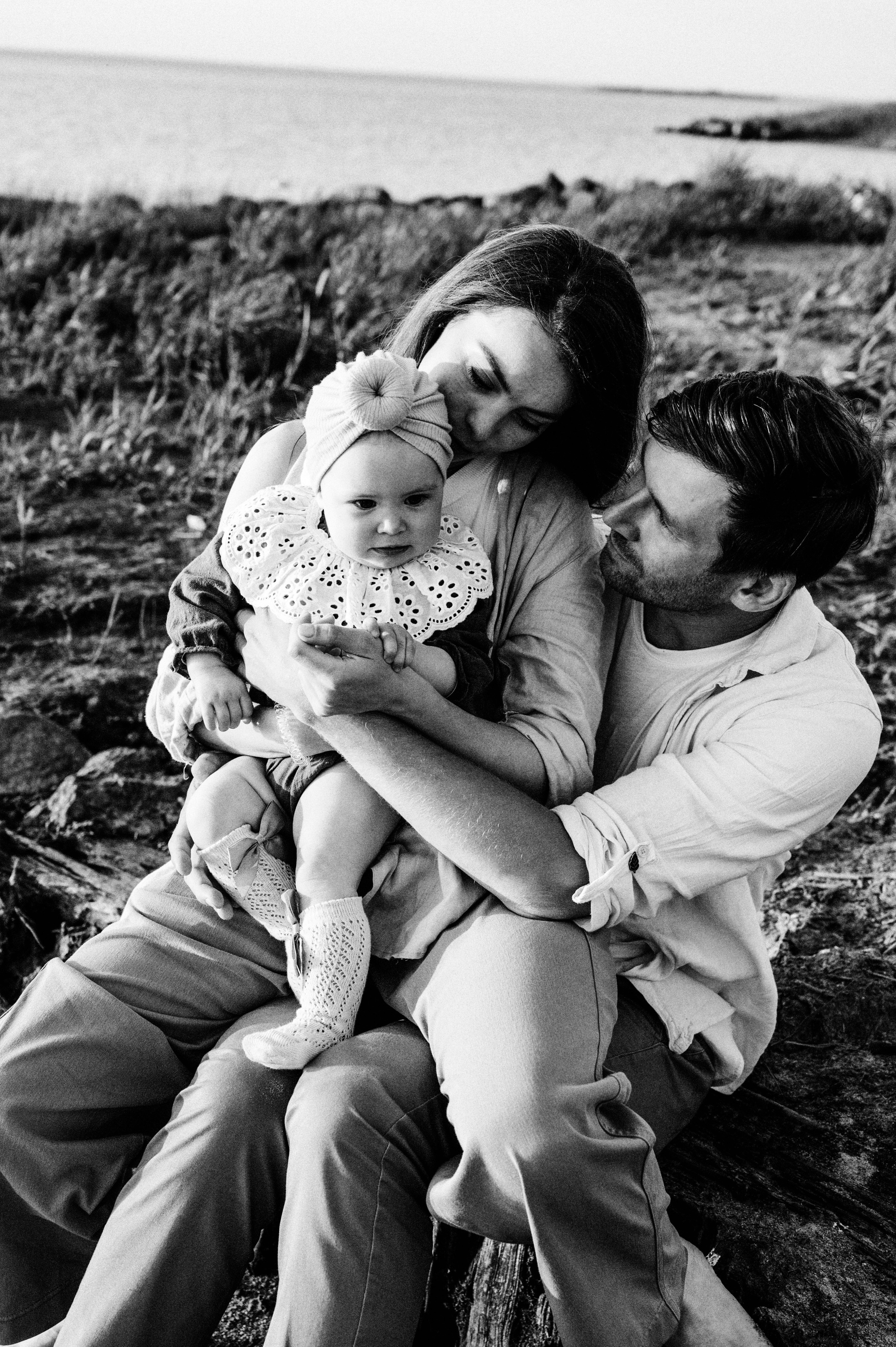 Ира, Игорь и Полина. Профессиональный фотограф беременности в СПБ. Стильные фотосессии беременности в стиле минимализм и классическая фотография