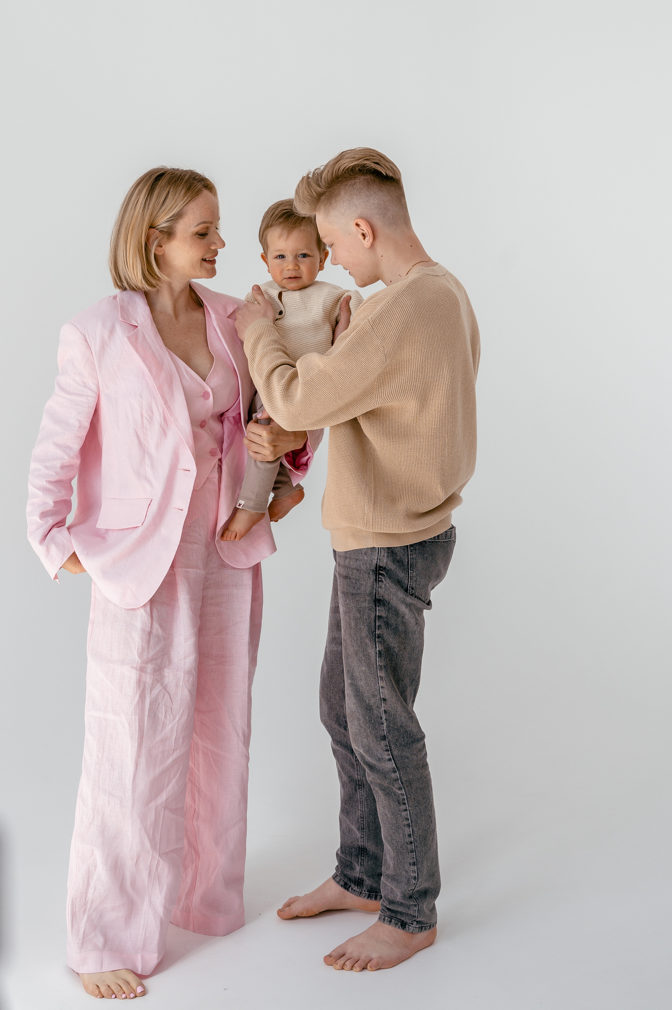 Олеся. Профессиональный фотограф беременности в СПБ. Стильные фотосессии беременности в стиле минимализм и классическая фотография