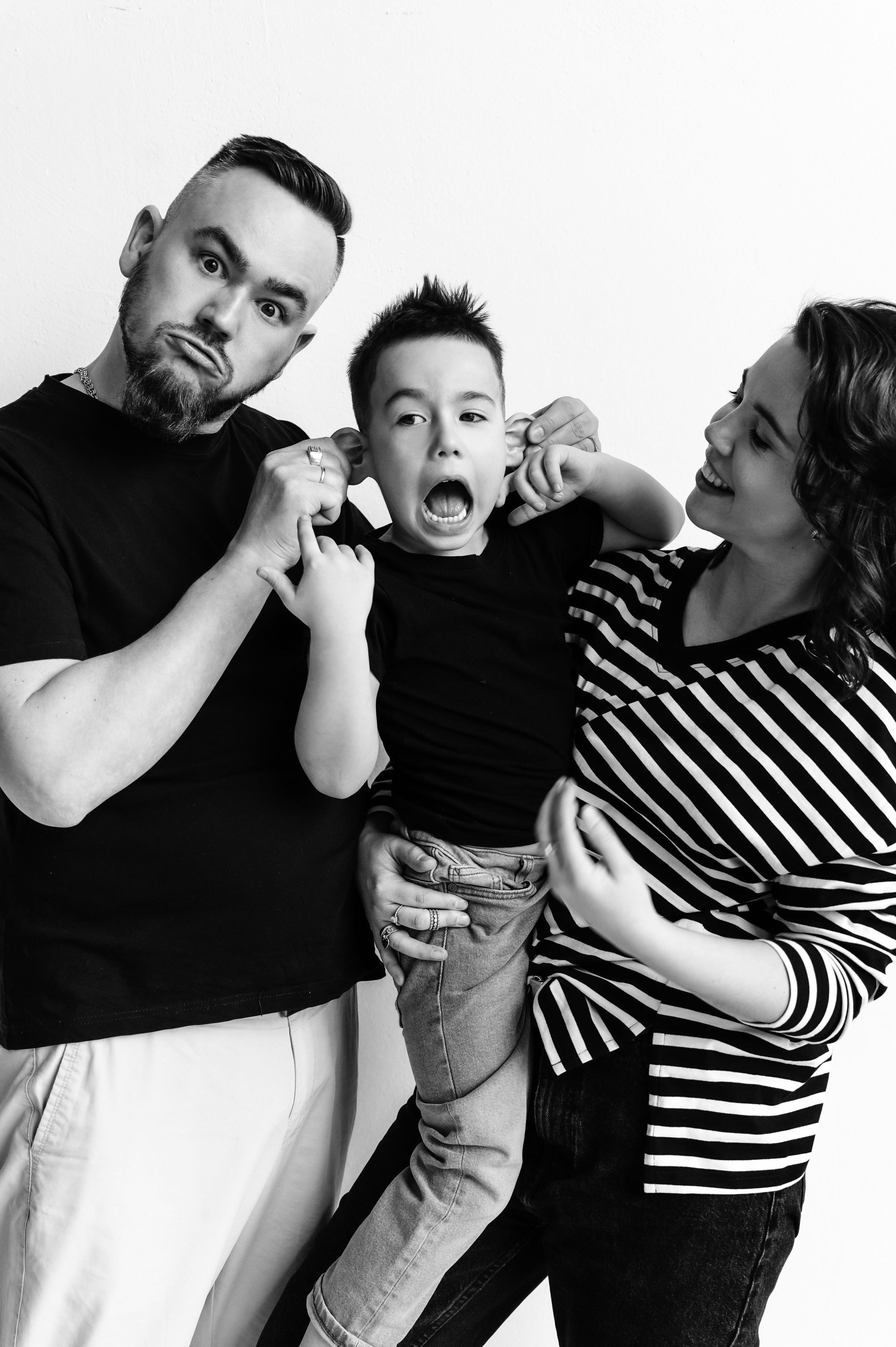 Семейная фотосессия в Санкт-Петербурге от Маргариты Ивановой — душевные кадры с детьми и родителями, помощь в подборе образов, стилист, виза. Профессиональный фотограф беременности в СПБ. Стильные фотосессии беременности в стиле минимализм и классическая фотография