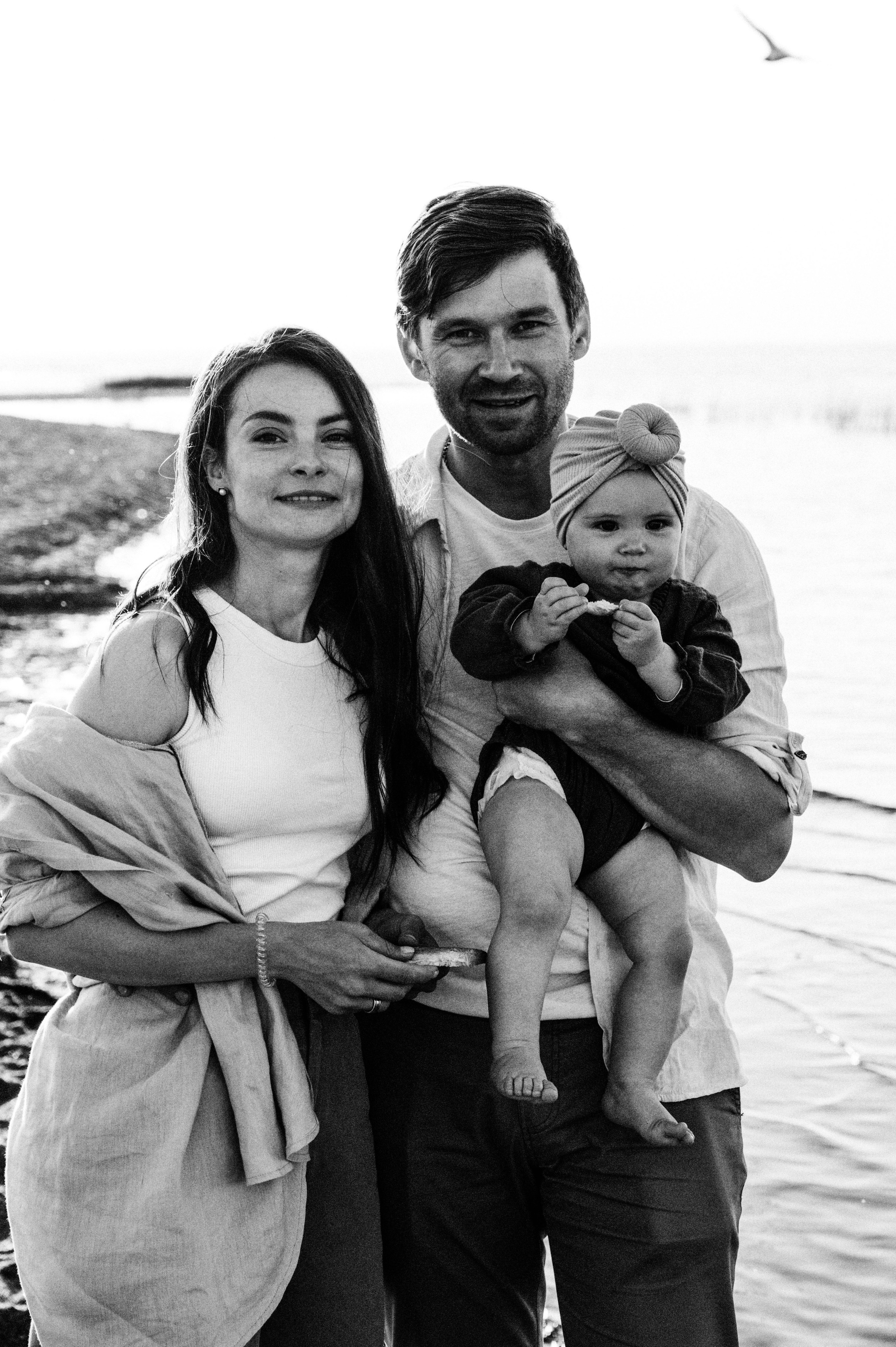 Ира, Игорь и Полина. Профессиональный фотограф беременности в СПБ. Стильные фотосессии беременности в стиле минимализм и классическая фотография