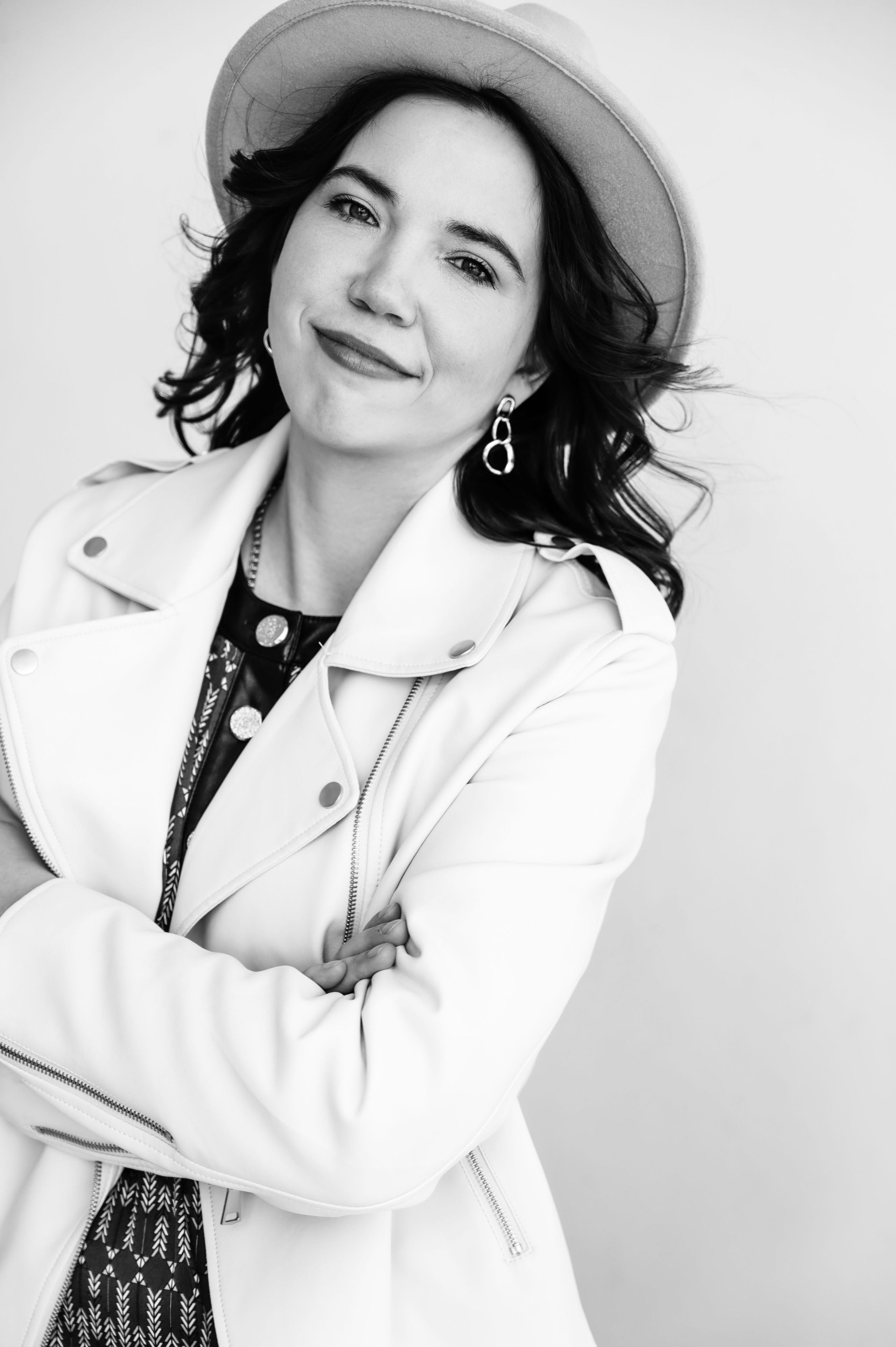 Семейная фотосессия в Санкт-Петербурге от Маргариты Ивановой — душевные кадры с детьми и родителями, помощь в подборе образов, стилист, виза. Профессиональный фотограф беременности в СПБ. Стильные фотосессии беременности в стиле минимализм и классическая фотография