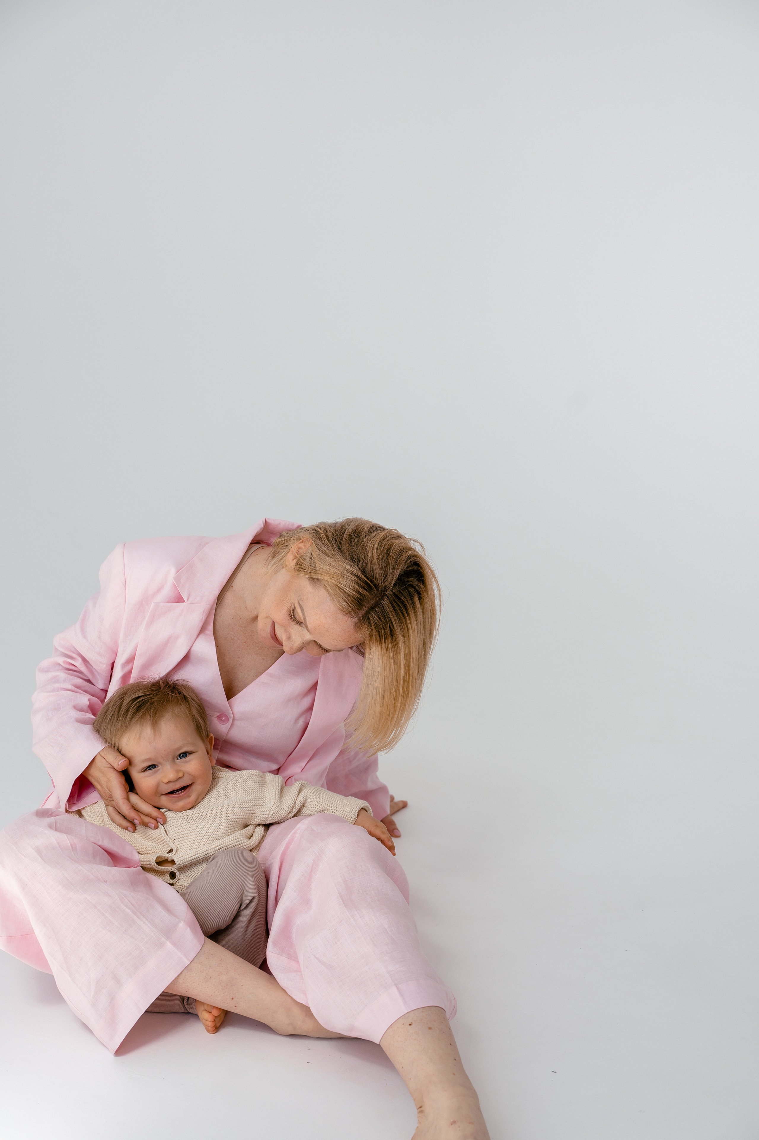 Олеся. Профессиональный фотограф беременности в СПБ. Стильные фотосессии беременности в стиле минимализм и классическая фотография