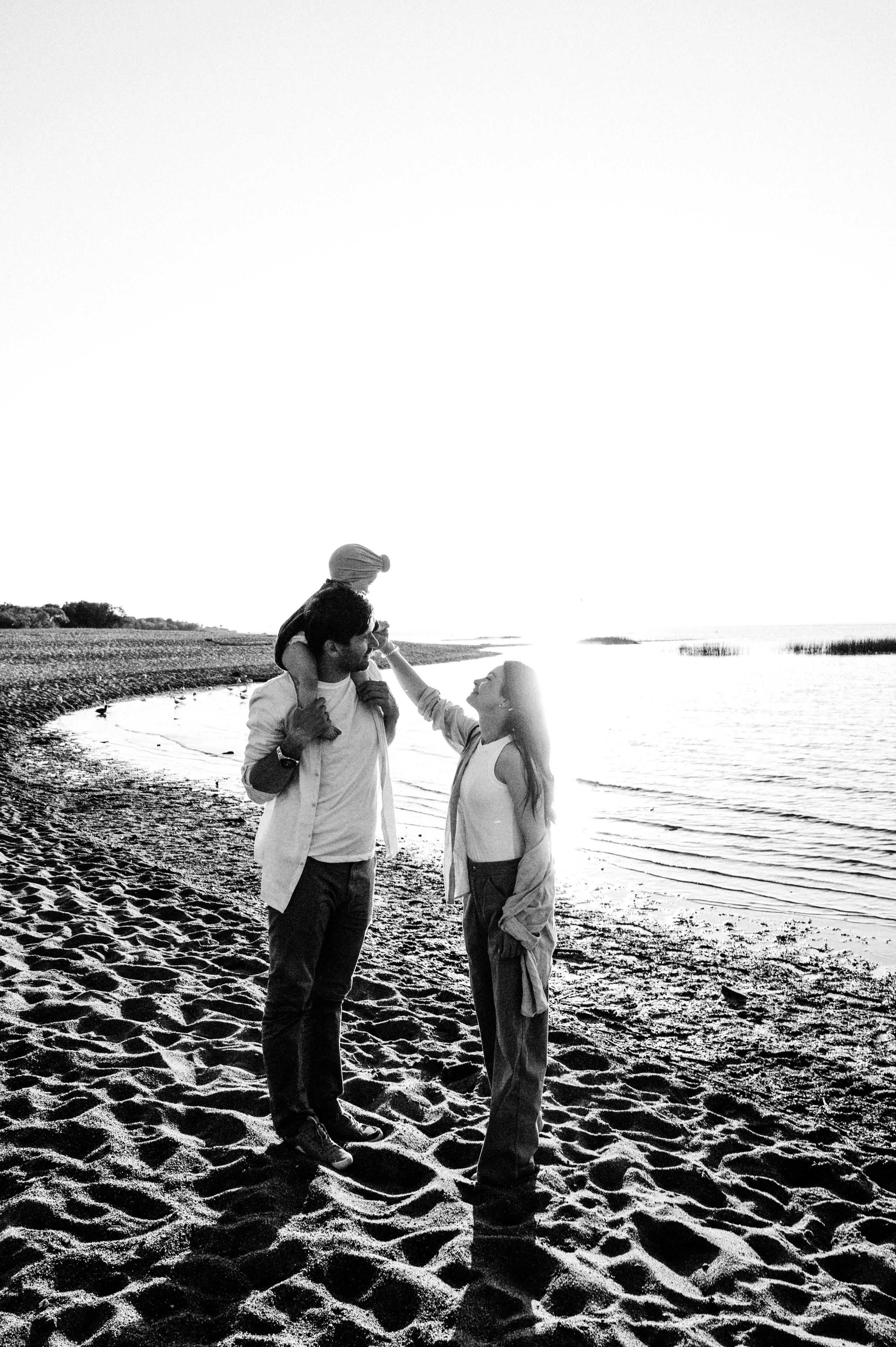 Ира, Игорь и Полина. Профессиональный фотограф беременности в СПБ. Стильные фотосессии беременности в стиле минимализм и классическая фотография