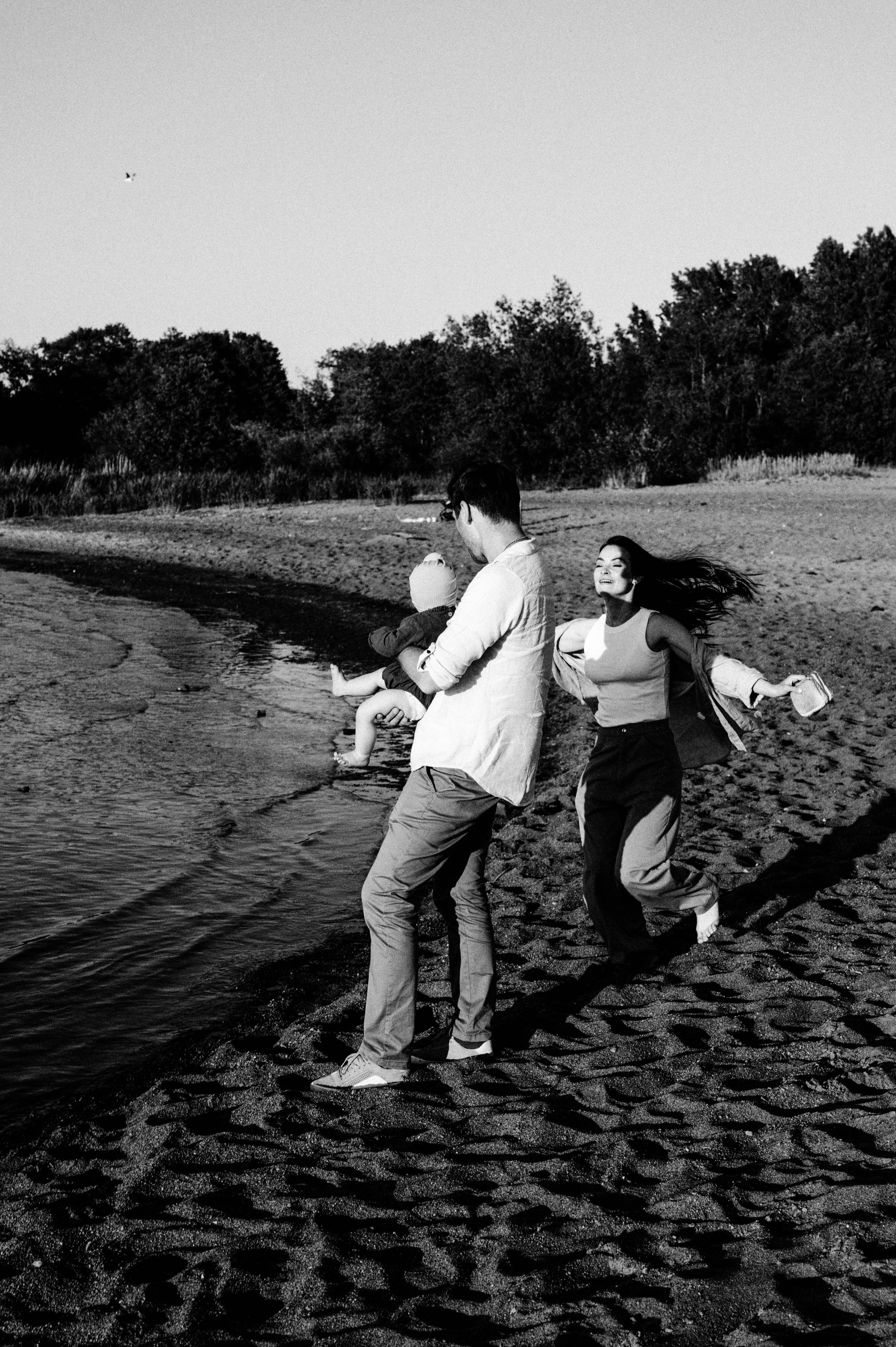 Ира, Игорь и Полина. Профессиональный фотограф беременности в СПБ. Стильные фотосессии беременности в стиле минимализм и классическая фотография