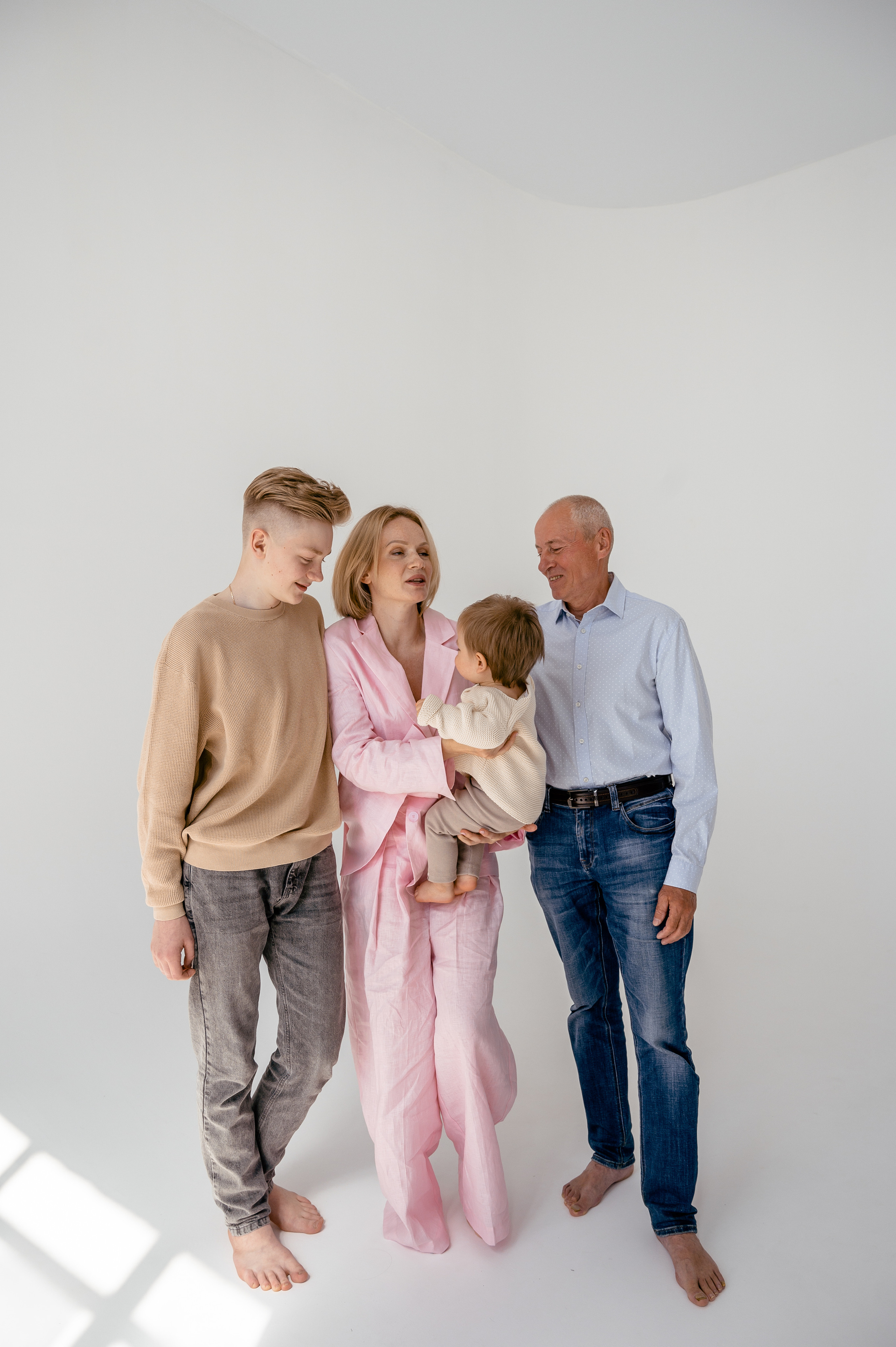 Олеся. Профессиональный фотограф беременности в СПБ. Стильные фотосессии беременности в стиле минимализм и классическая фотография