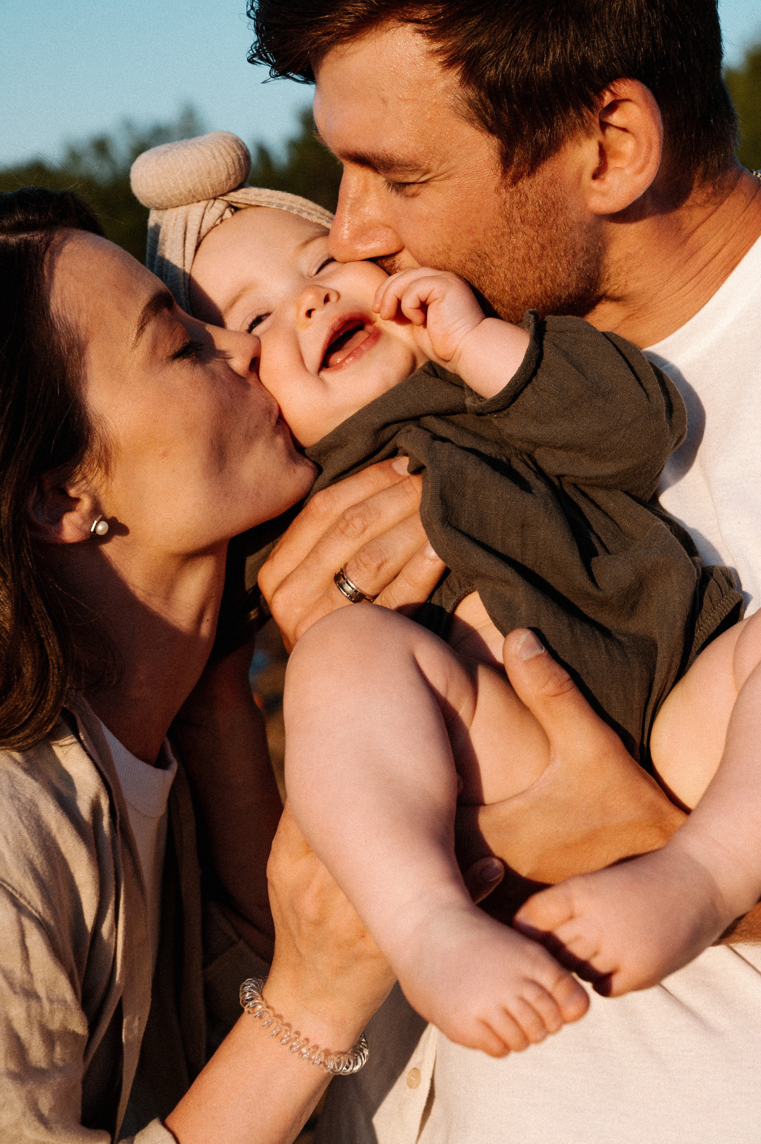 Ира, Игорь и Полина. Профессиональный фотограф беременности в СПБ. Стильные фотосессии беременности в стиле минимализм и классическая фотография