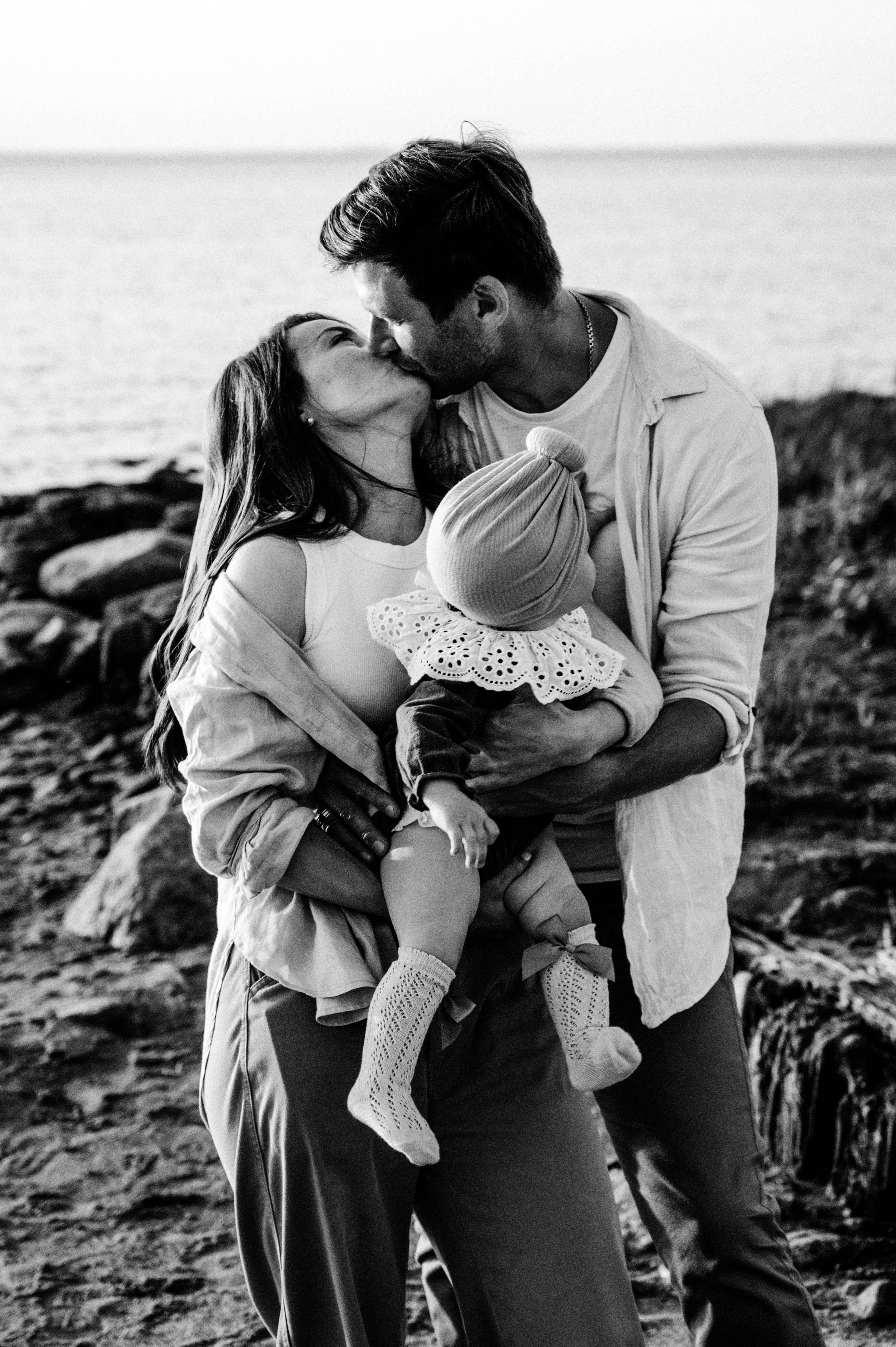 Ира, Игорь и Полина. Профессиональный фотограф беременности в СПБ. Стильные фотосессии беременности в стиле минимализм и классическая фотография