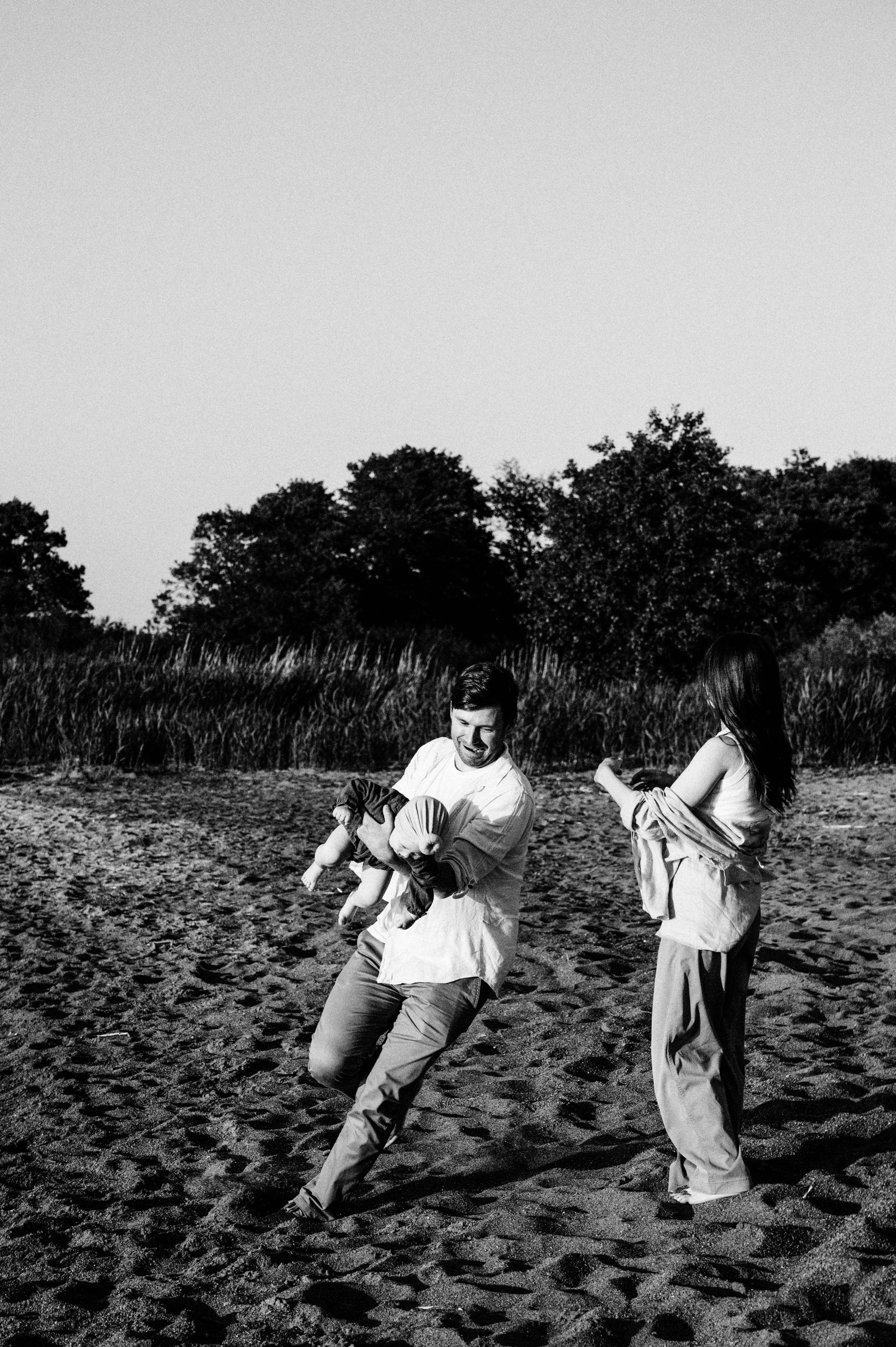 Ира, Игорь и Полина. Профессиональный фотограф беременности в СПБ. Стильные фотосессии беременности в стиле минимализм и классическая фотография