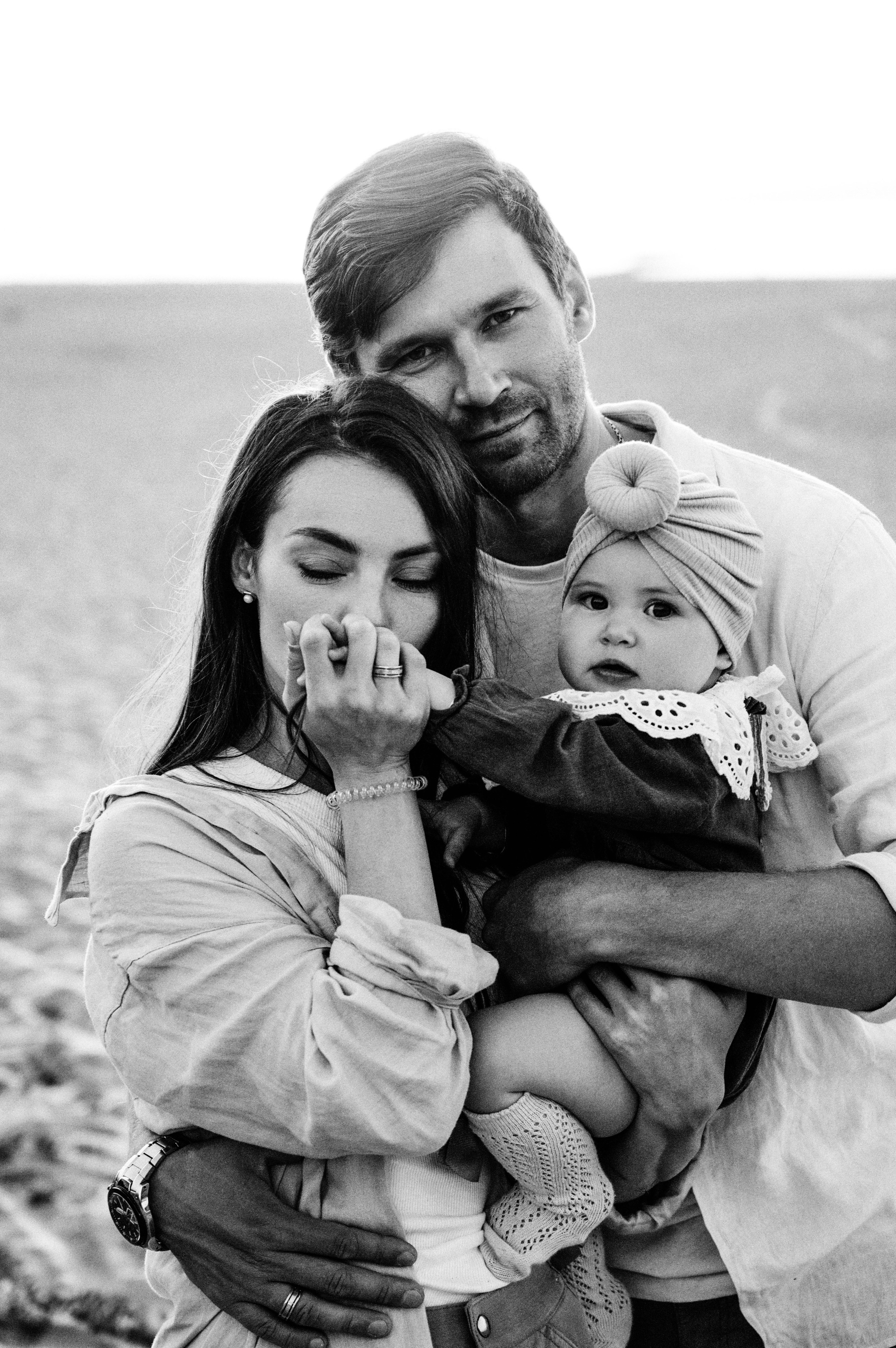 Ира, Игорь и Полина. Профессиональный фотограф беременности в СПБ. Стильные фотосессии беременности в стиле минимализм и классическая фотография