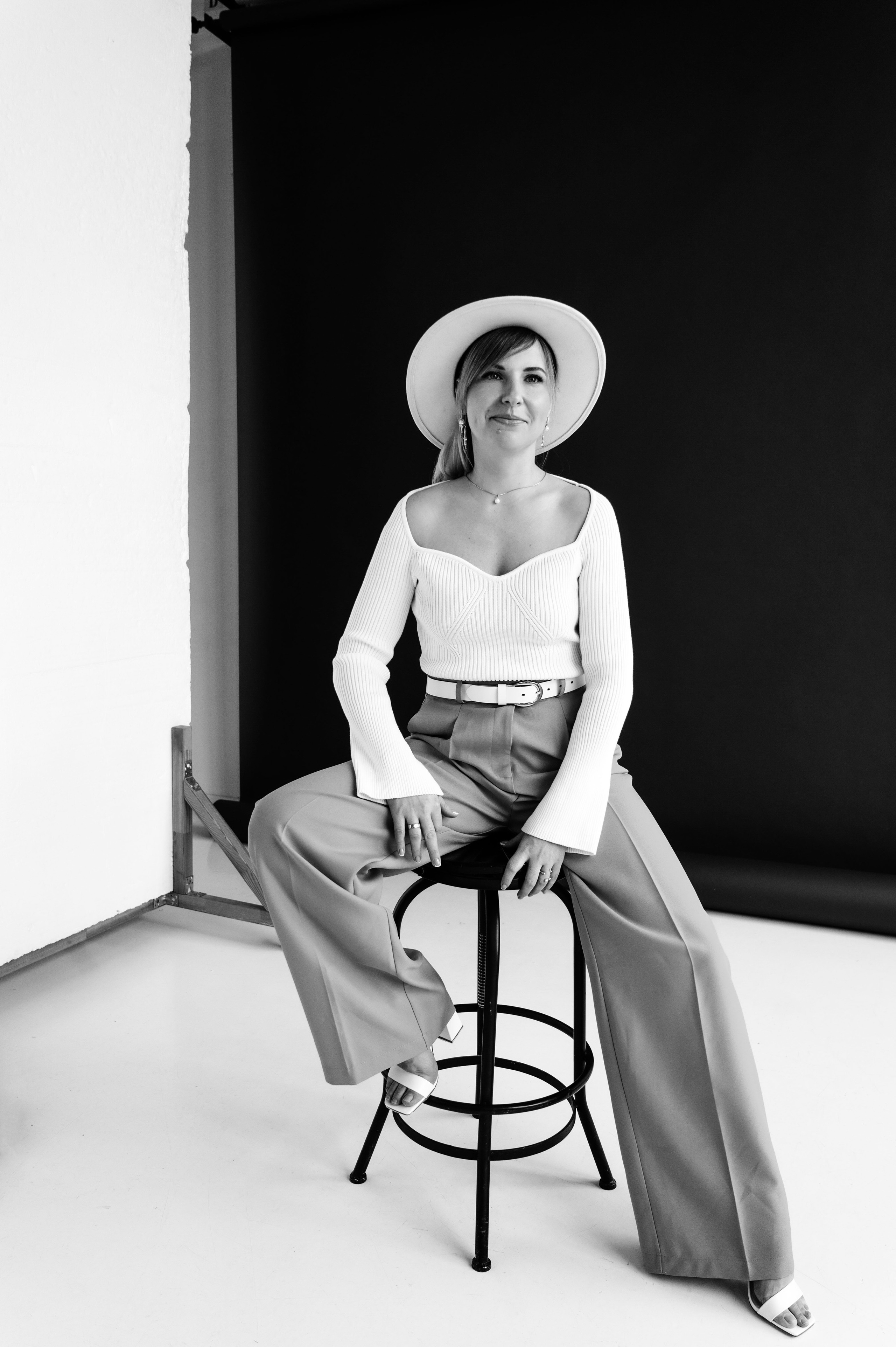 Татьяна. Профессиональный фотограф беременности в СПБ. Стильные фотосессии беременности в стиле минимализм и классическая фотография