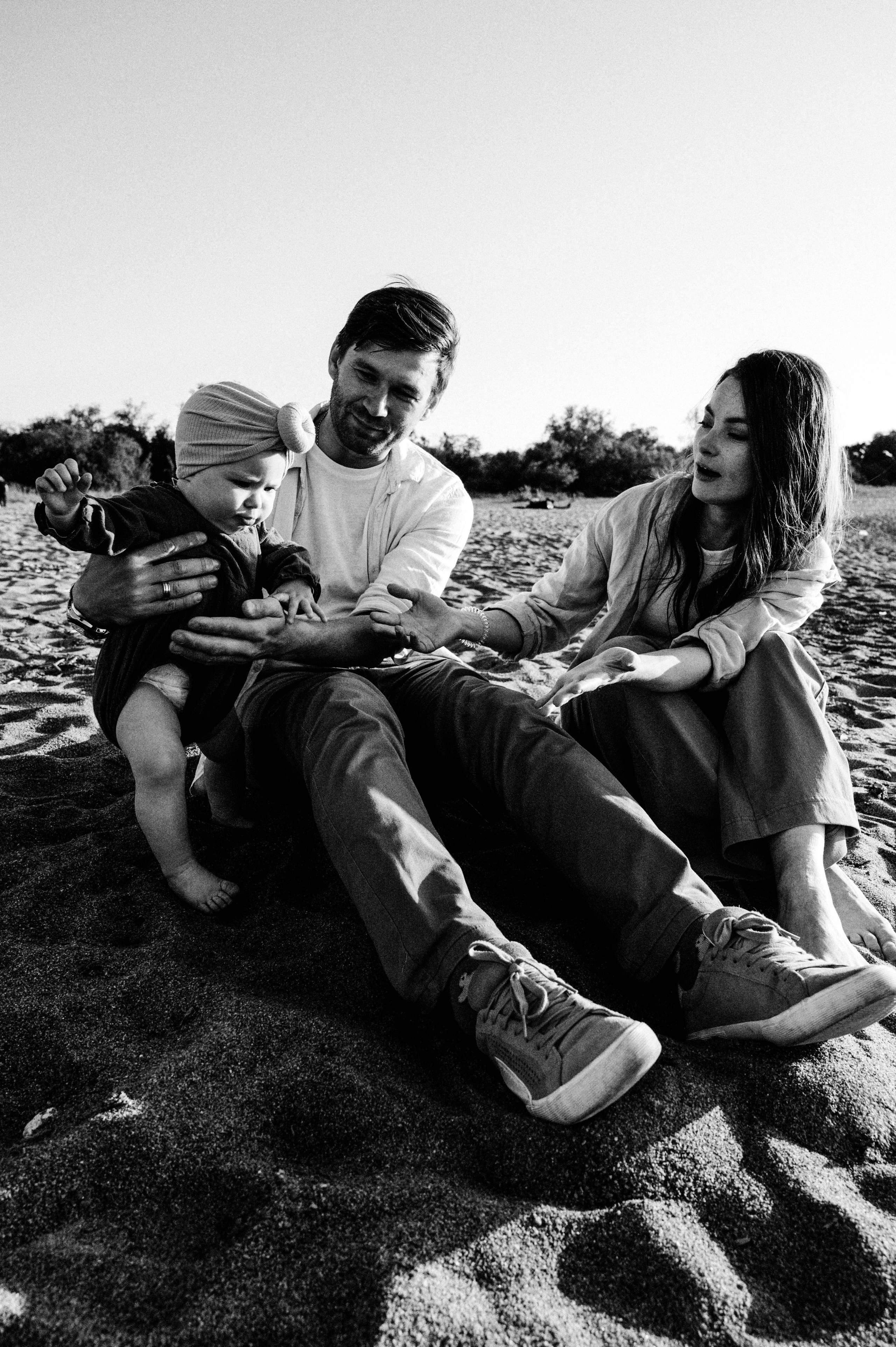 Ира, Игорь и Полина. Профессиональный фотограф беременности в СПБ. Стильные фотосессии беременности в стиле минимализм и классическая фотография