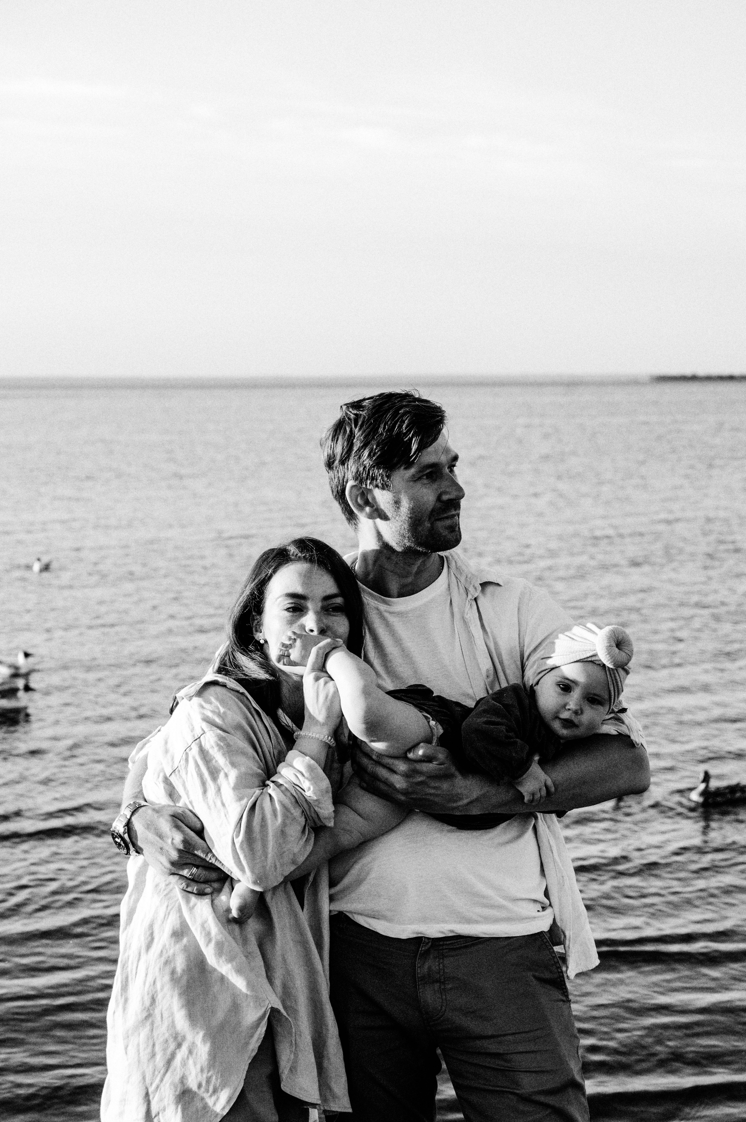 Ира, Игорь и Полина. Профессиональный фотограф беременности в СПБ. Стильные фотосессии беременности в стиле минимализм и классическая фотография