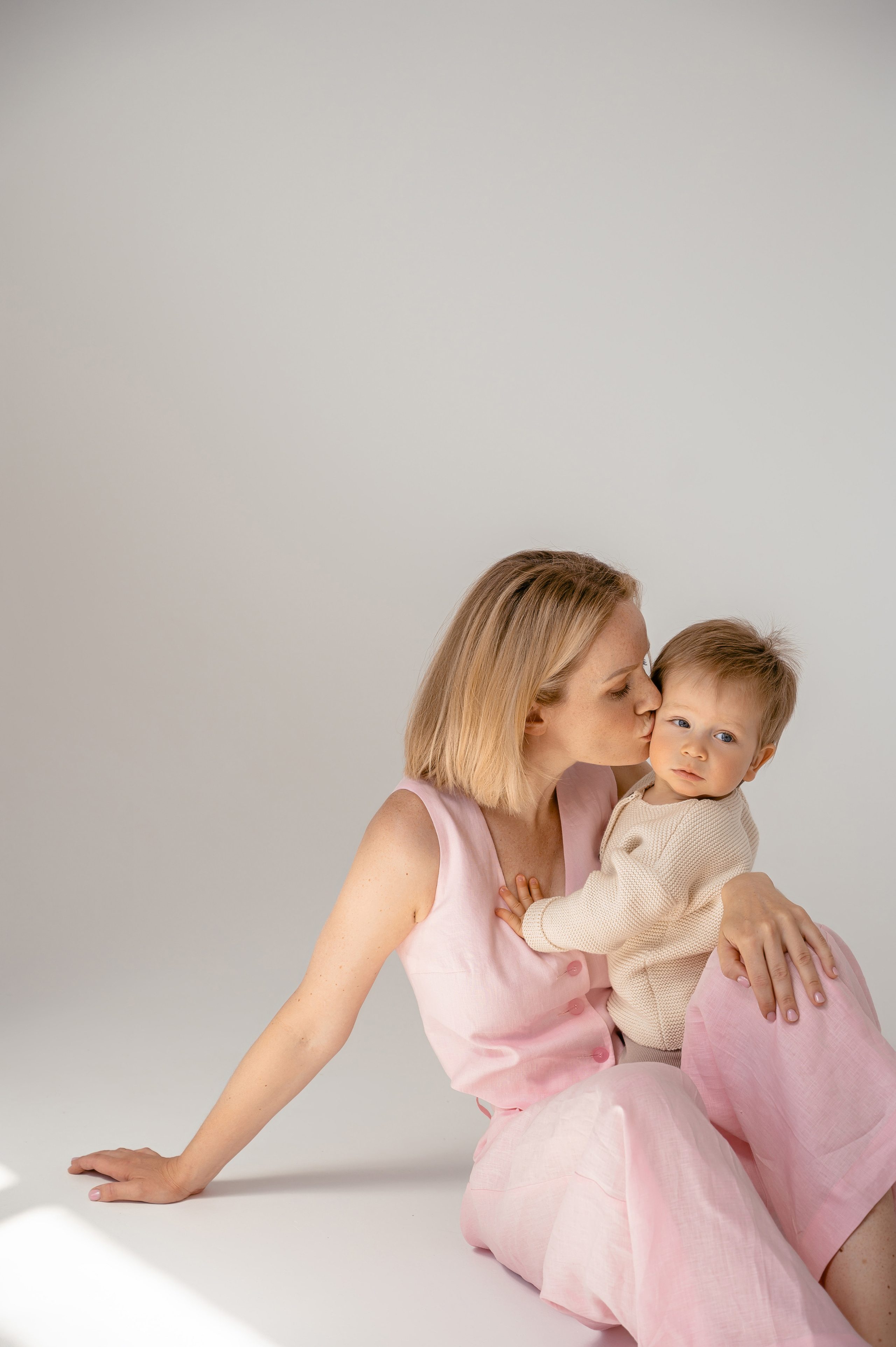 Олеся. Профессиональный фотограф беременности в СПБ. Стильные фотосессии беременности в стиле минимализм и классическая фотография