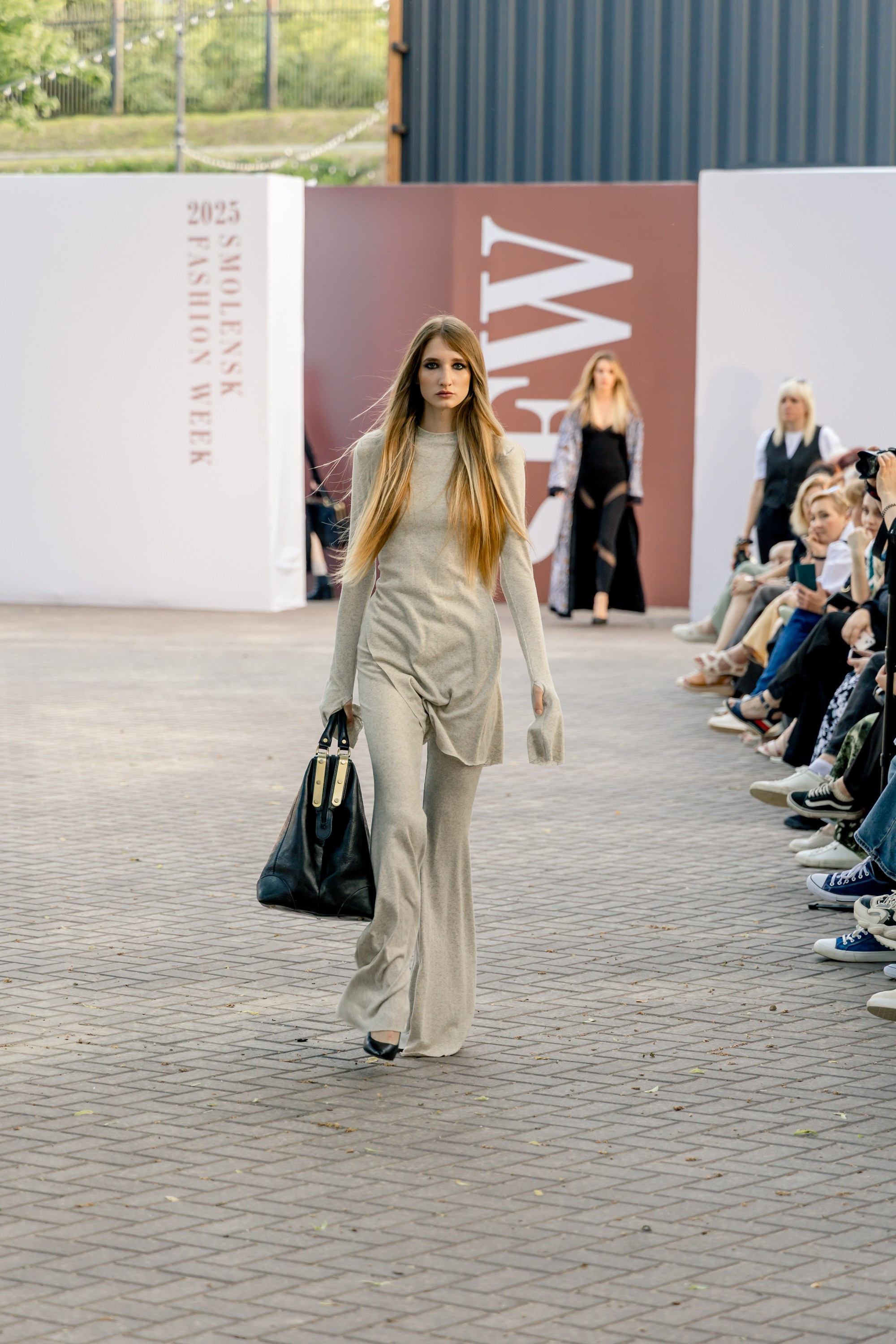 Smolensk Fashion Week 2025_показы_ДЕНЬ 1_ВЕЧЕРНИЙ ПОКАЗ_19:00. Главная