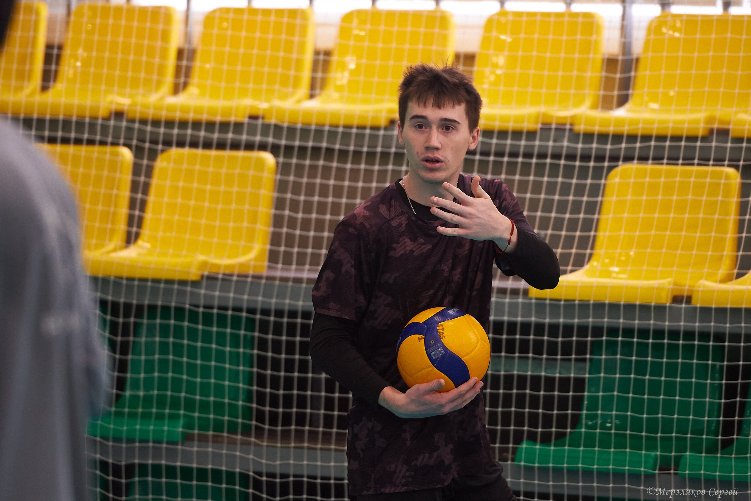 Новогодний волейбольный турнир. Ижевск. 16.12.23. Спортивный репортажный фотограф в Ижевске Сергей Мерзляков