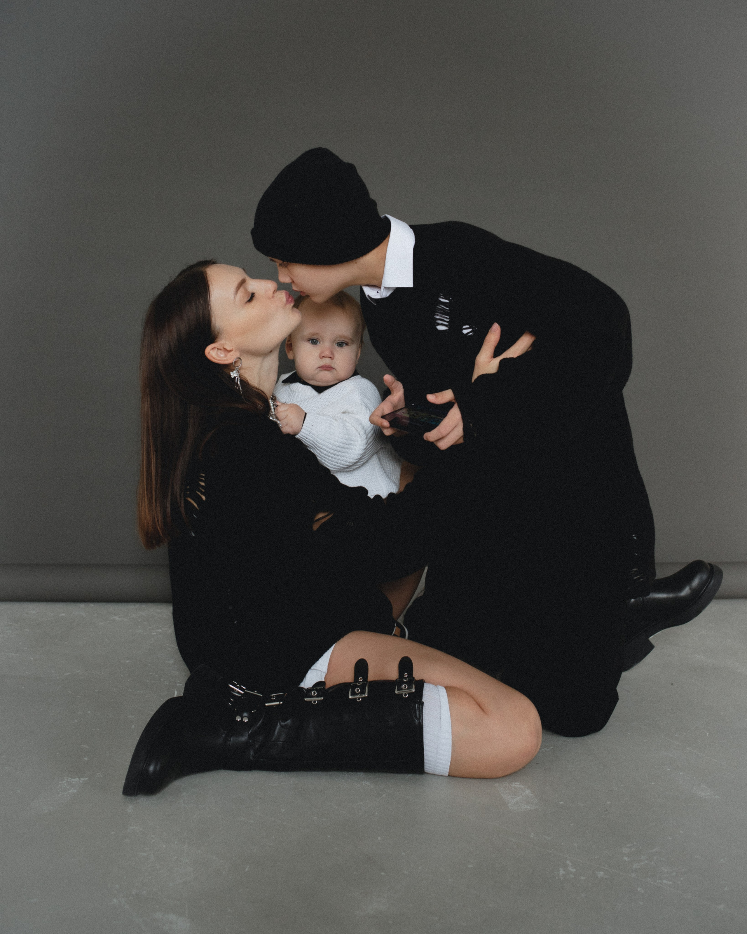 Кристина и сыновья. Фотограф в Москве и Сургуте Алла Лесовая. Снимаю каталог для брендов и индивидуальные портреты для людей