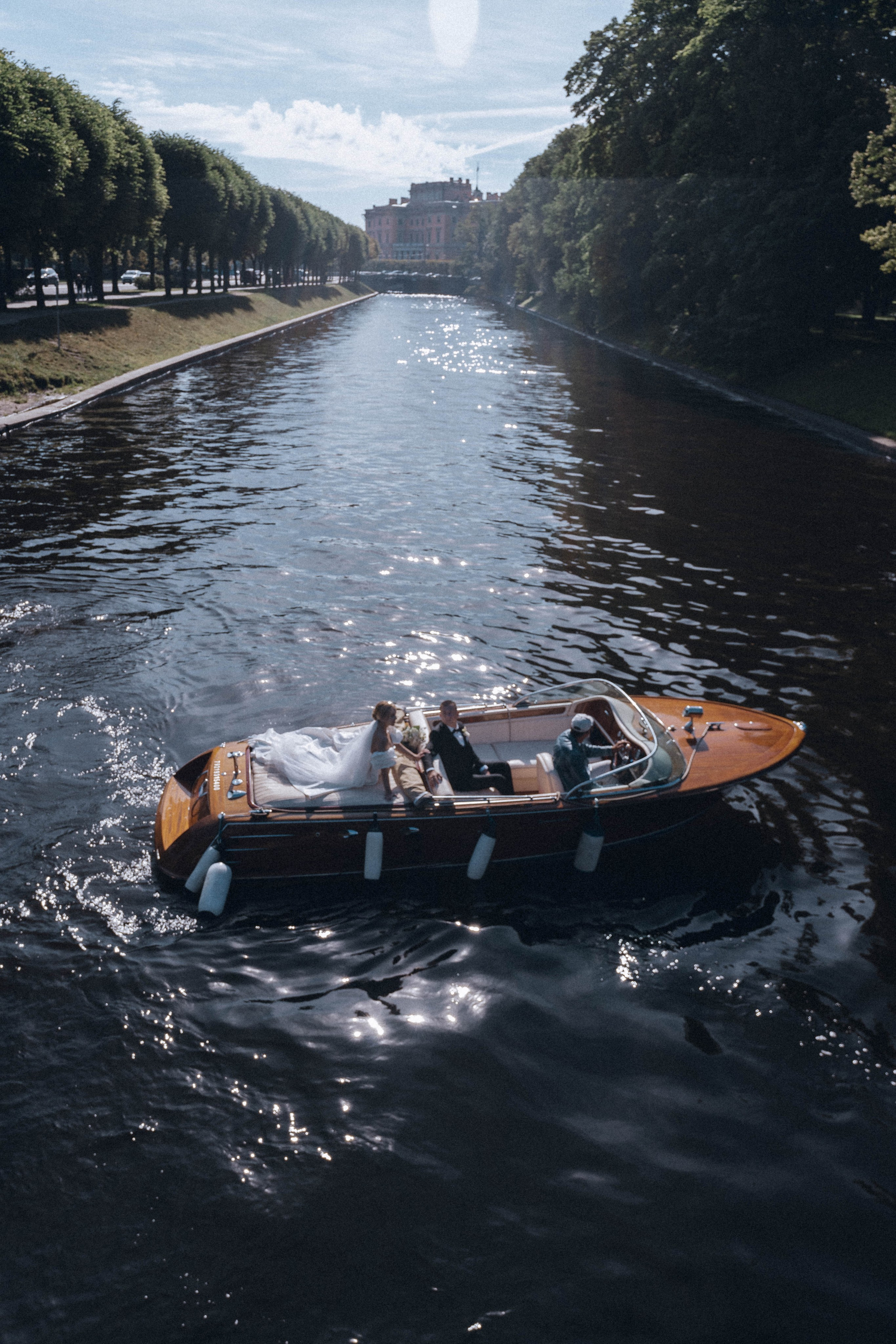 СВАДЕНБНАЯ СЬЕМКА НА КАТЕРЕ ПО КАНАЛАМ САНКТ-ПЕТЕРБУРГА И В АКВАТОРИИ НЕВЫ. Профессиональный фотограф, Санкт-Петербург — Виктория Богомолова