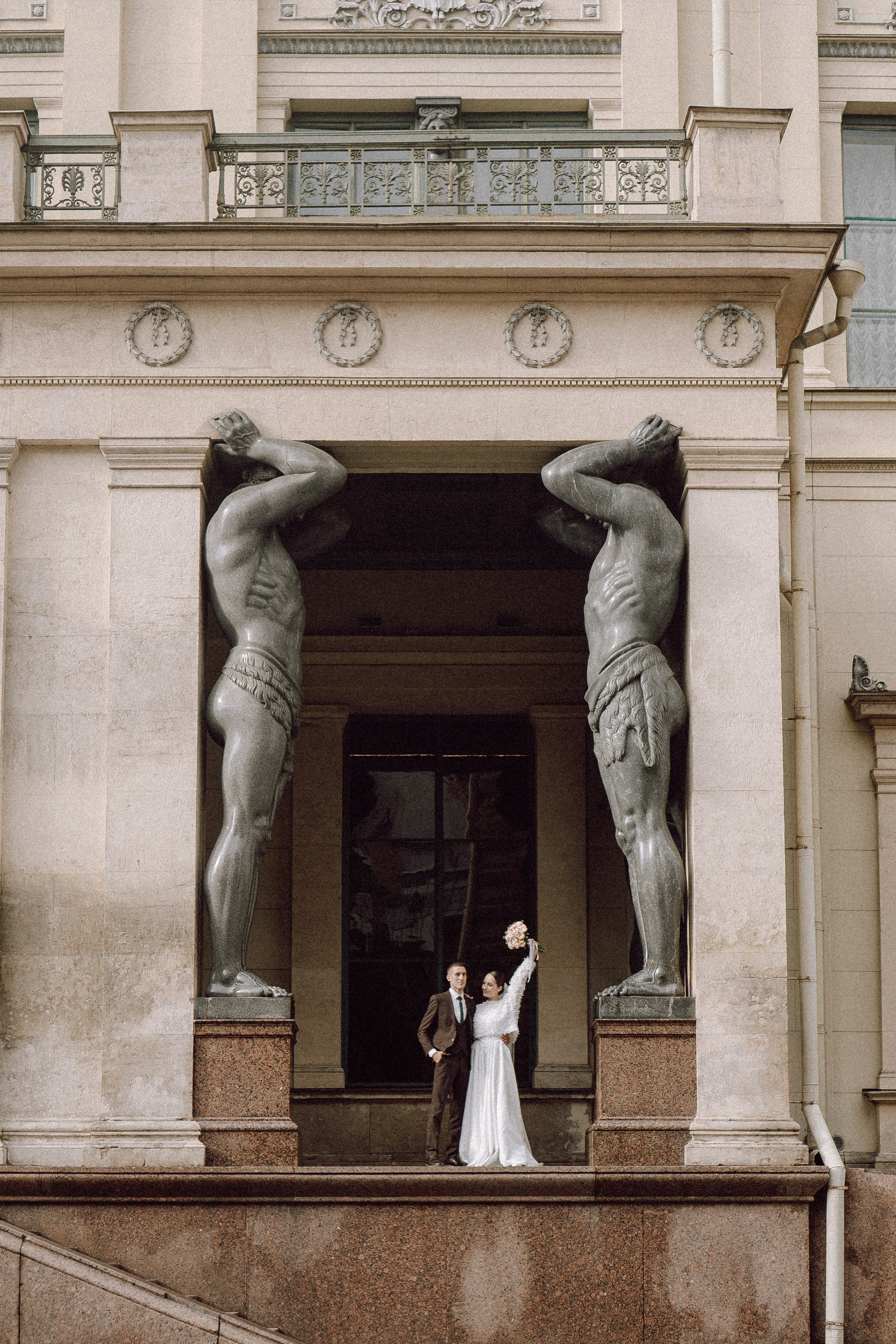 СВАДЕБНАЯ ПРОГУЛКА В САНТК-ПЕТЕРБУРГЕ (ИСАКИЕВСКИЙ СОБОР, ЗИМНЯЯ КАНАВКА, ЭРМИТАЖ И БОЛЬШАЯ МОРСКАЯ УЛИЦА). Профессиональный фотограф, Санкт-Петербург — Виктория Богомолова