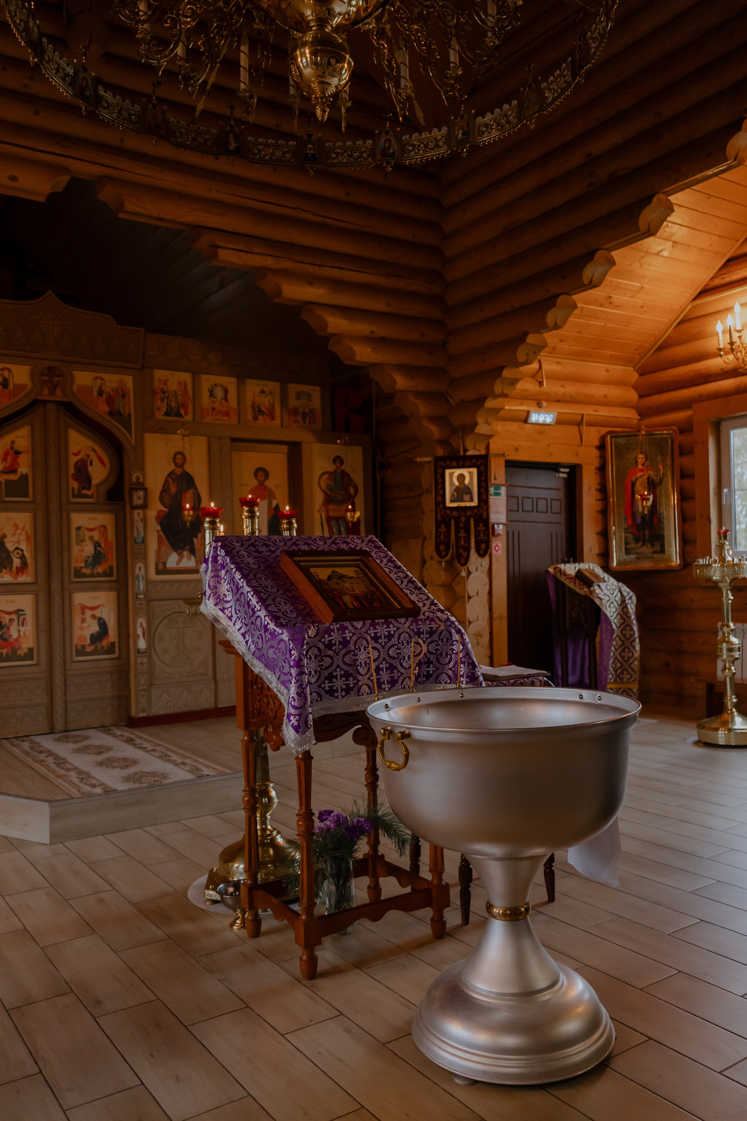 Крещение в храме Георгия Победоносца. Фотограф в Новосибирске Екатерина Васильева