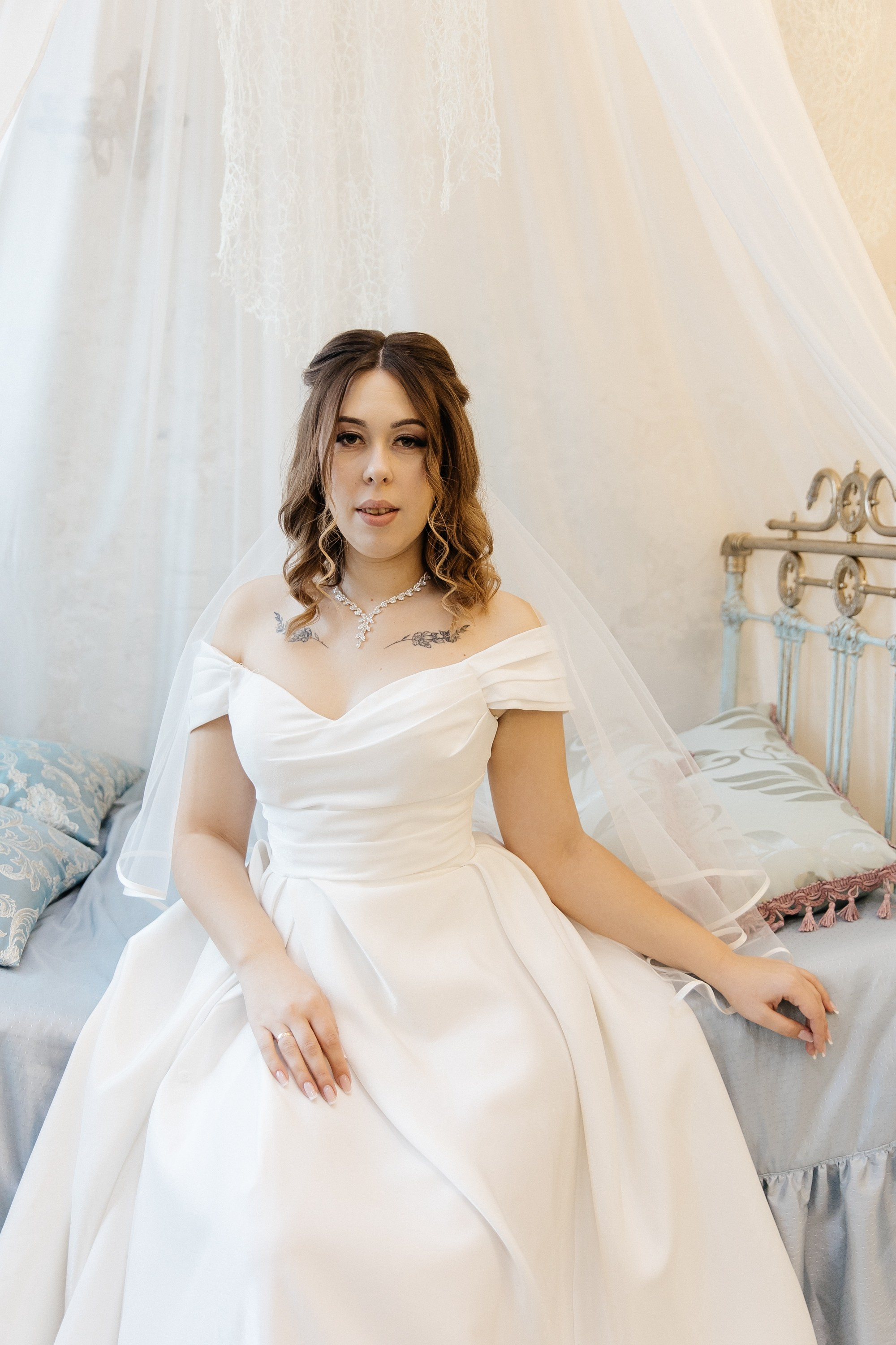 Свадебная фотоессия в фотостудии «Готика» 25.12.2024. Свадебный и семейный фотограф Виолетта Сидельникова. Краснодар, Россия, Беларусь, Европа