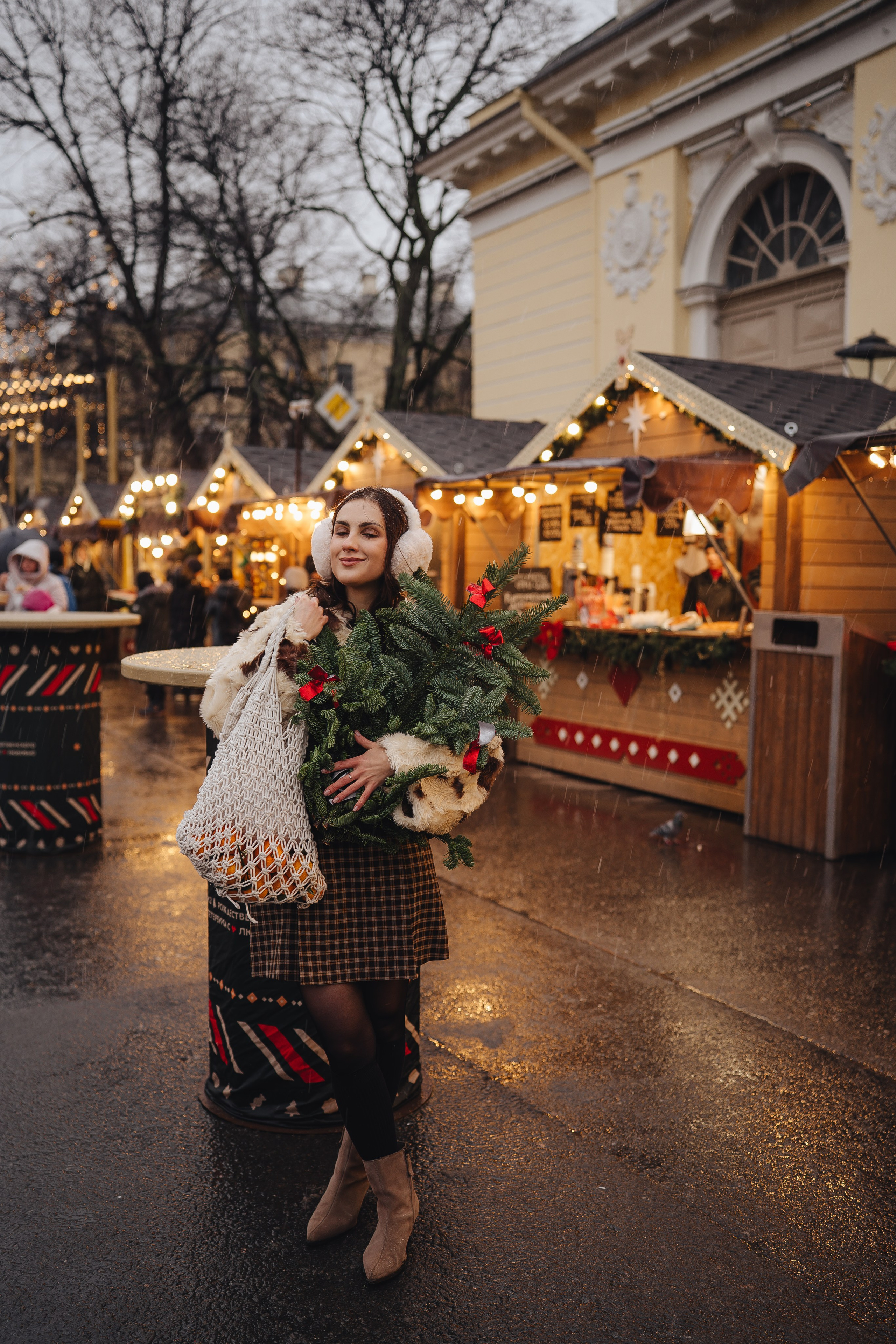 ПРОГУЛКА НА МАНЕЖНОЙ ПЛОЩАДИ ДЛЯ ДЕВУШКИ ПЕРЕД НОВЫМ ГОДОМ (НОВОГОДНЯЯ ФОТОСЕССИИЯ НА МАНЕЖНОЙ ПЛОЩАДИ). Профессиональный фотограф, Санкт-Петербург — Виктория Богомолова