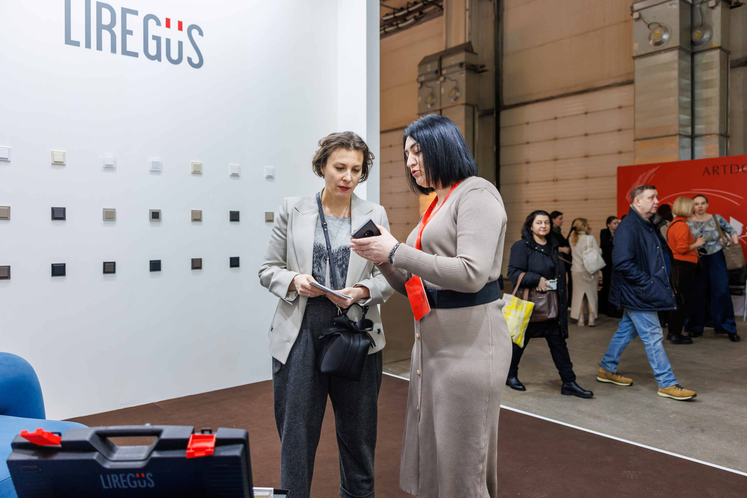 Фотосессия стенда в рамках выставки. Фотограф в Москве Дмитрий Емельянов