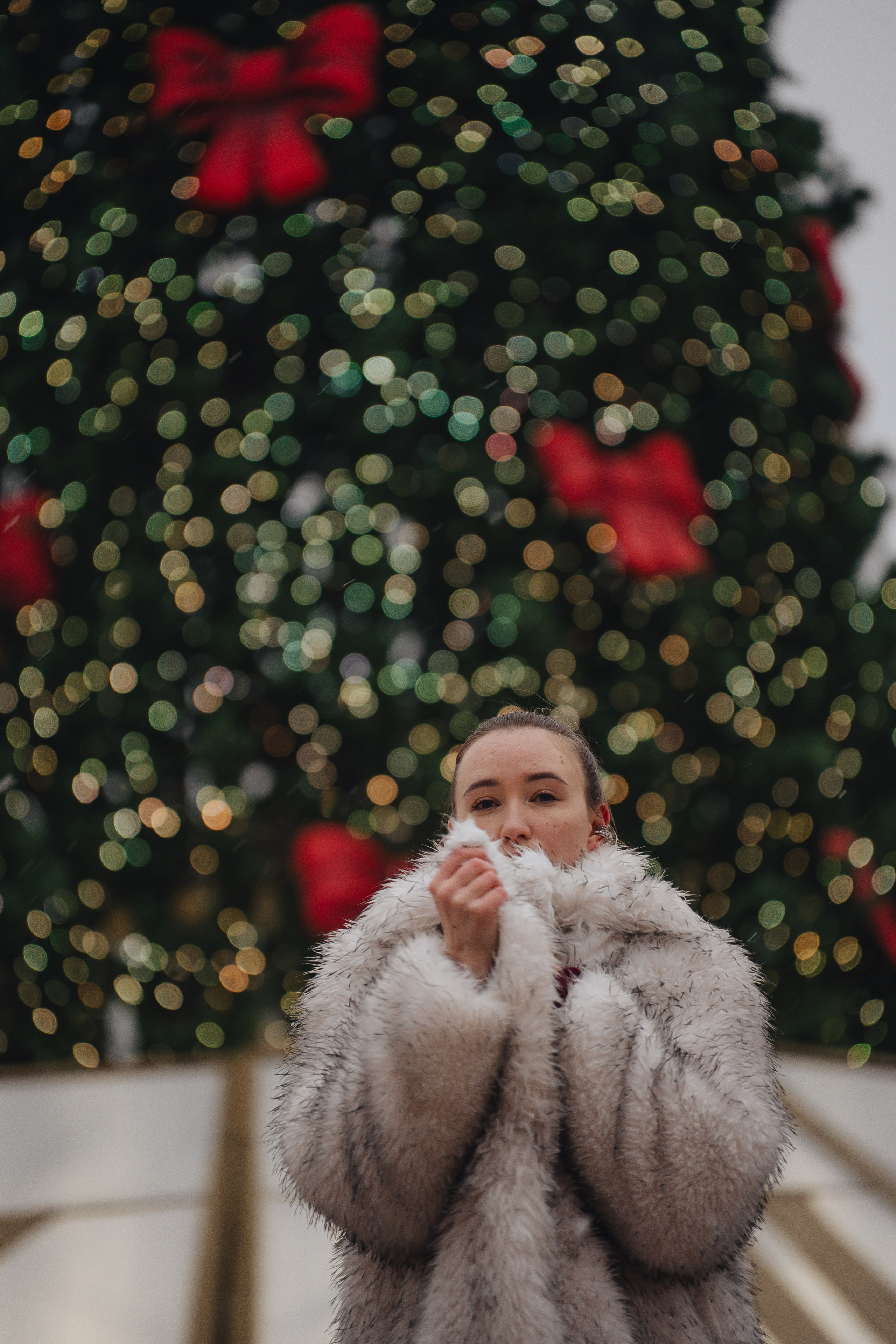 ПРОГУЛКА НА МАНЕЖНОЙ ПЛОЩАДИ ДЛЯ ДЕВУШКИ ПЕРЕД НОВЫМ ГОДОМ (НОВОГОДНЯЯ ФОТОСЕССИИЯ НА МАНЕЖНОЙ ПЛОЩАДИ). Профессиональный фотограф, Санкт-Петербург — Виктория Богомолова