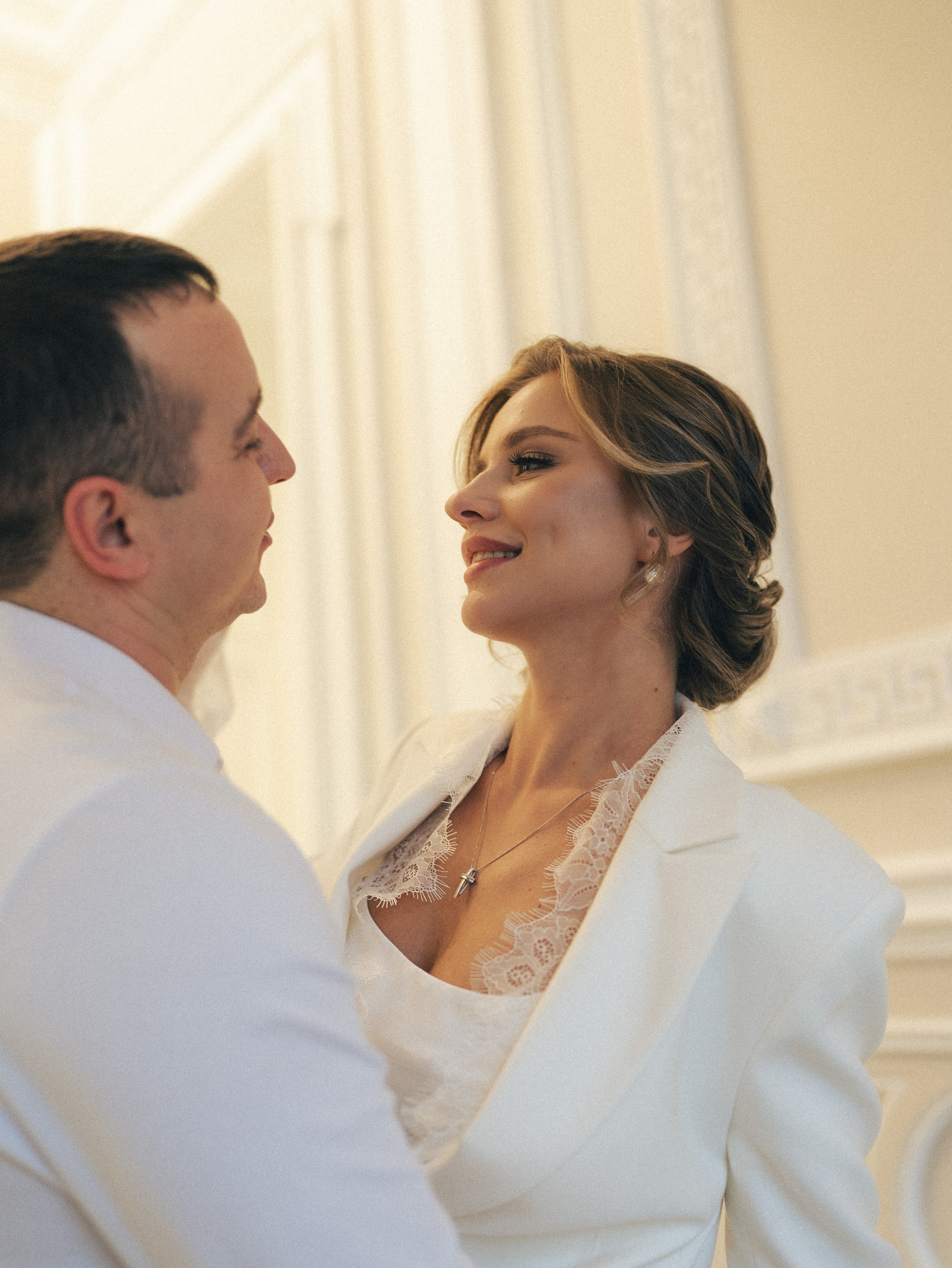 Свадебная фотосессия в загсе. Фотограф из Екатеринбурга Алена Мусалимова