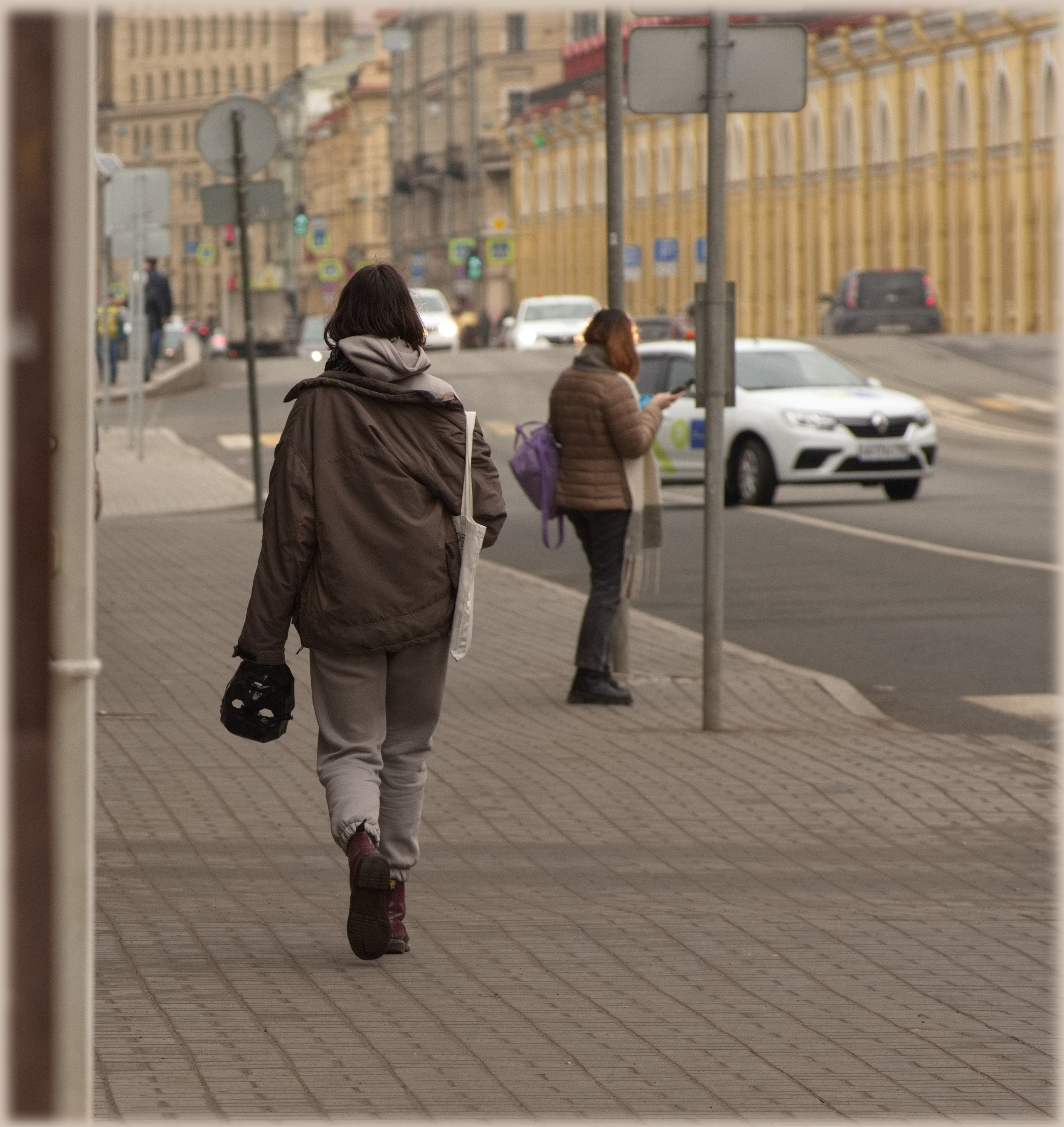 маска.фото.девушка.улица