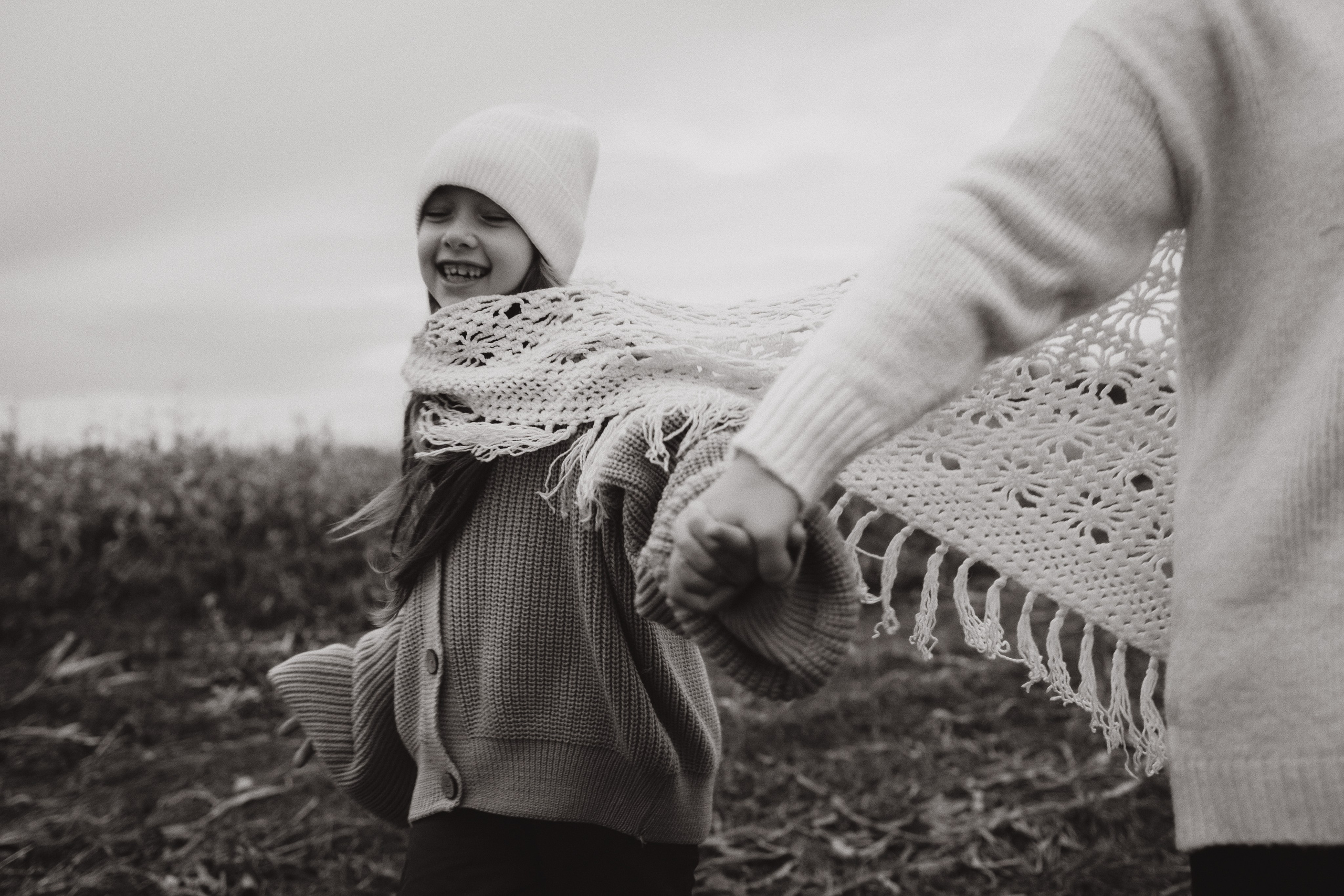 Оля, Ксюша и кукуруза. Фотограф Елена Рябцева