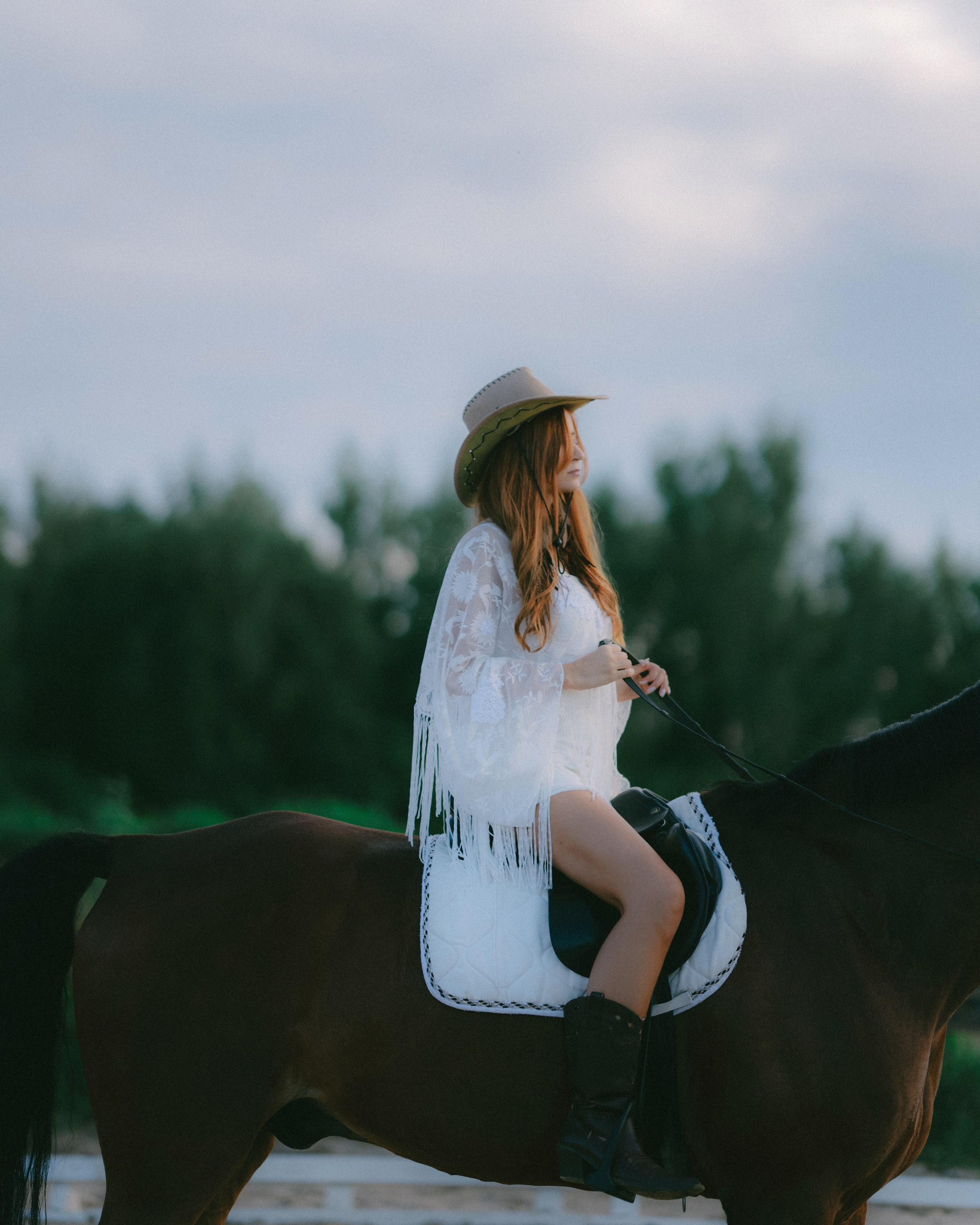 Анастасия. Девушка и лошадь. Фотограф Екатерина Золотовская. Портретные, семейные и креативные фотосессии в Москве