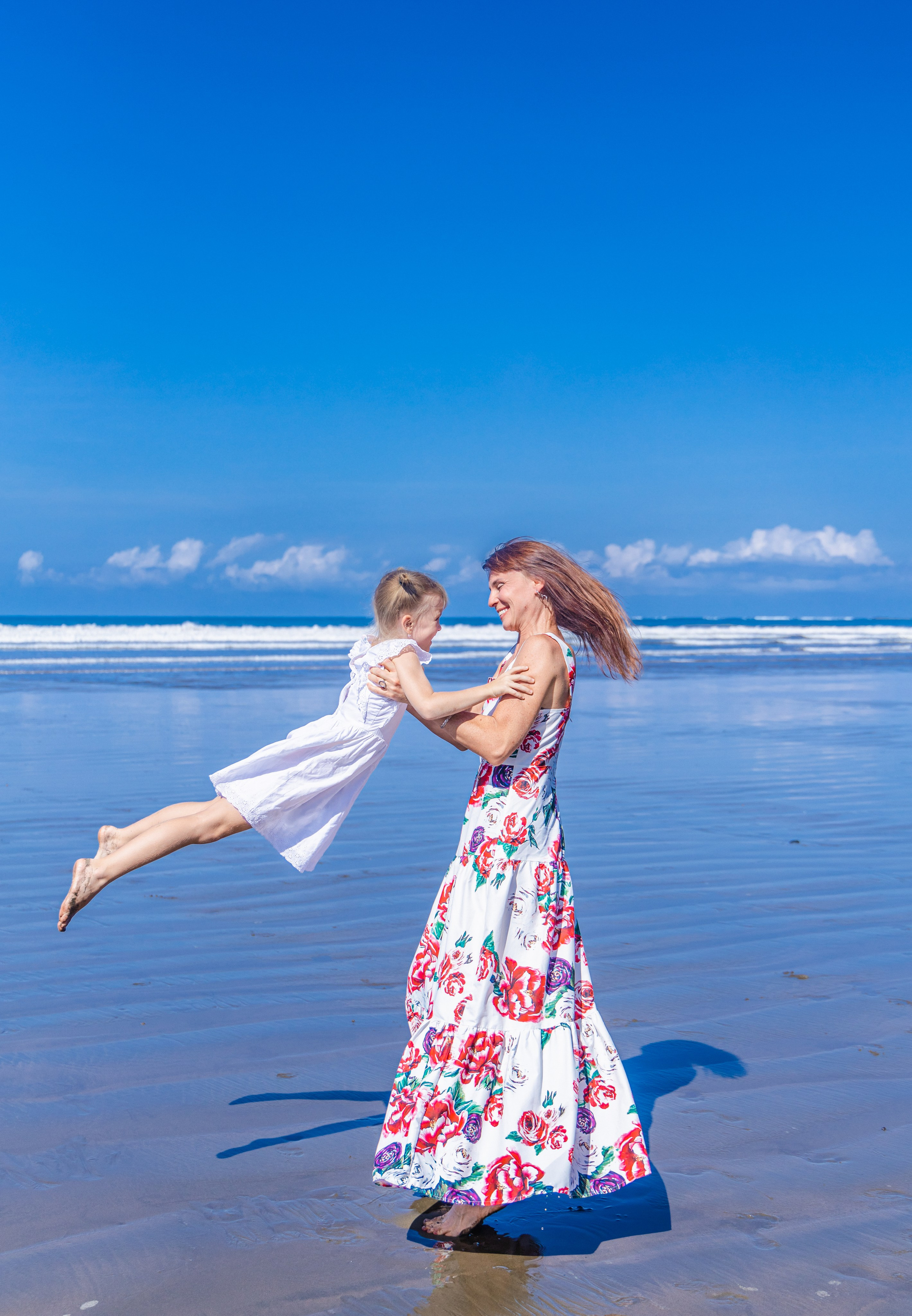 Ocean vibe with Tanya & Katya. Family, portrait, content photo in Costa Rica Evgeniya Besprozvannykh
