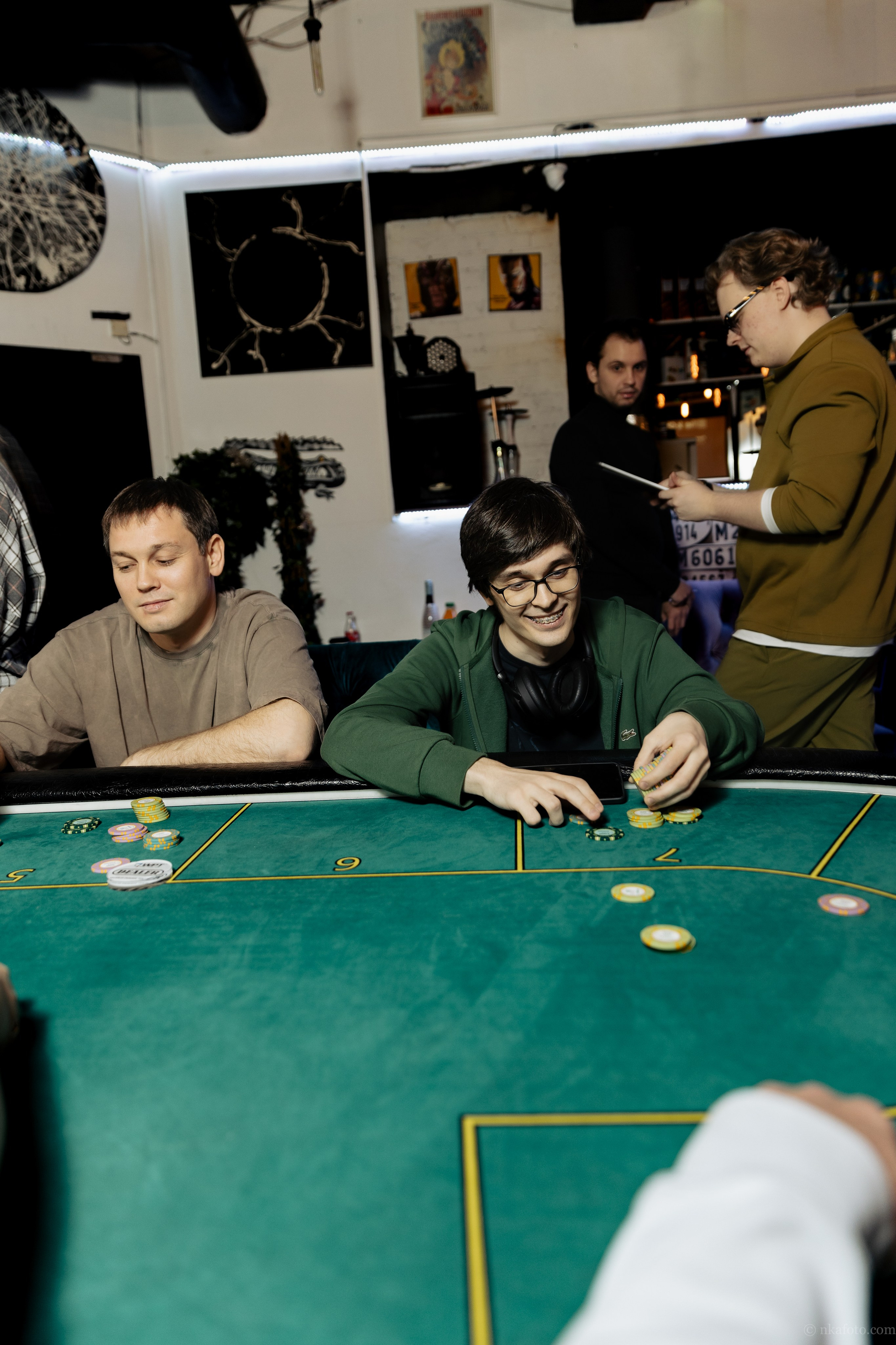 Люди играли в покер. Фотограф в Москве портреты | репортажи | спорт
