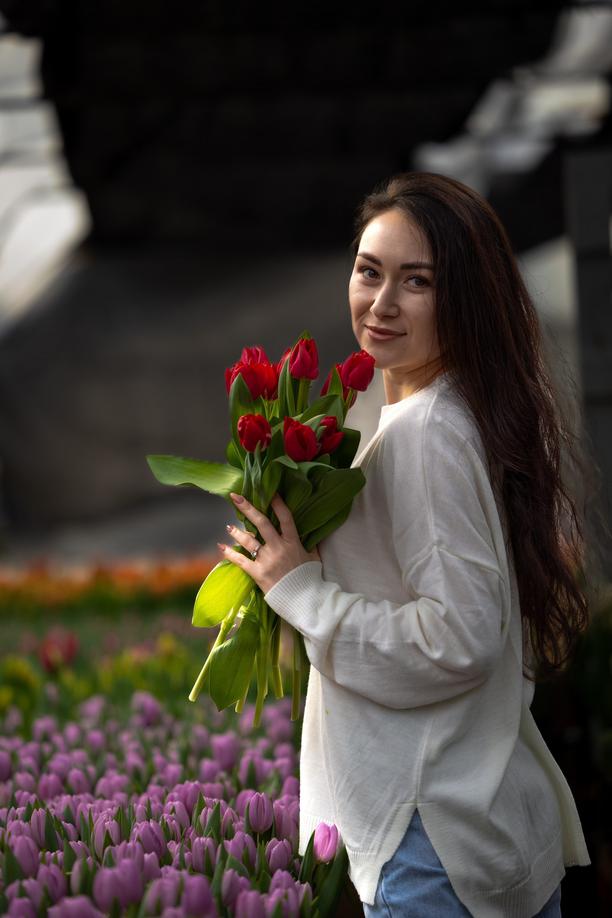 Фотосессия в теплице с тюльпанами. Свадебный фотограф Астрахань